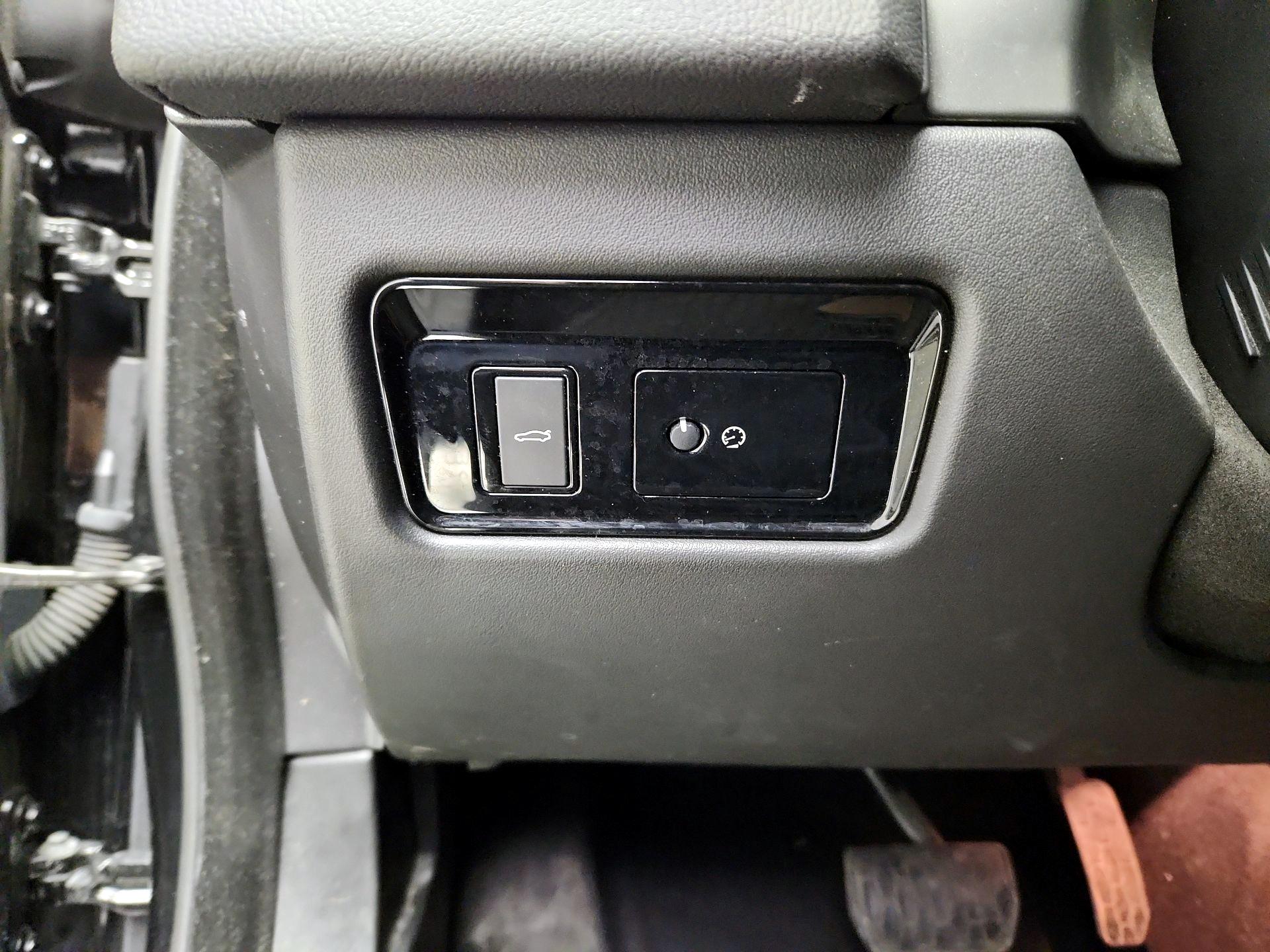 Thumbnail: 2016 Jaguar XF - 13