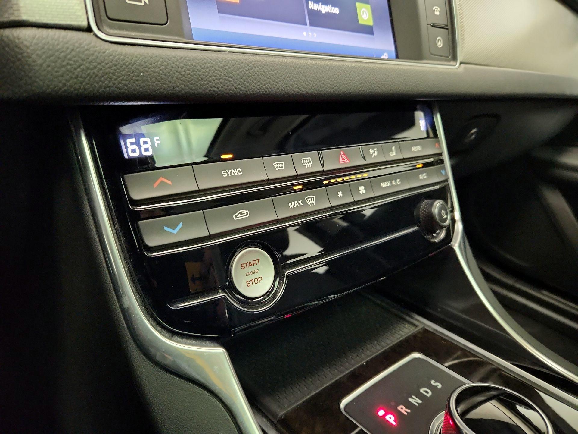 Thumbnail: 2016 Jaguar XF - 17