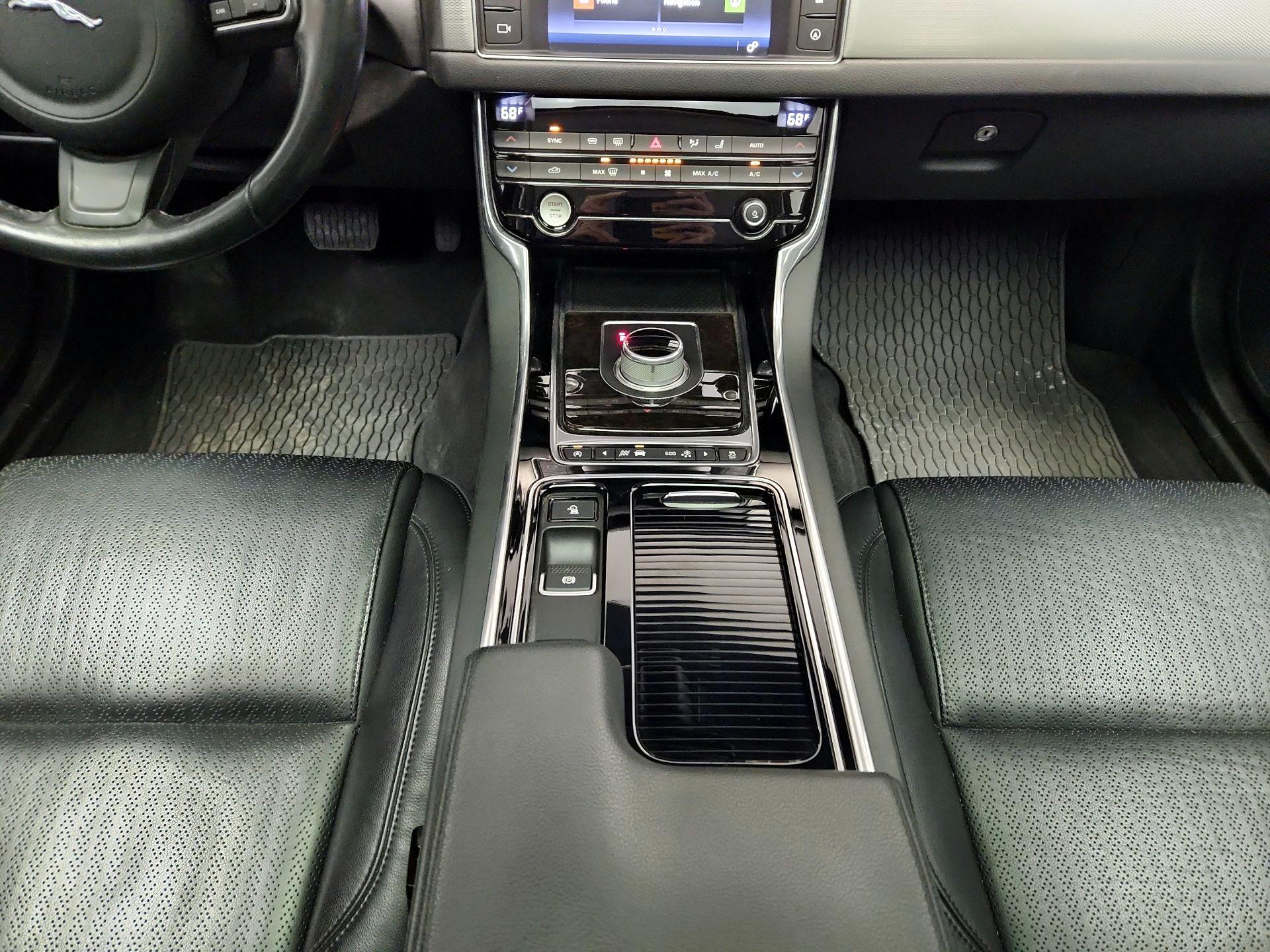 Thumbnail: 2016 Jaguar XF - 18