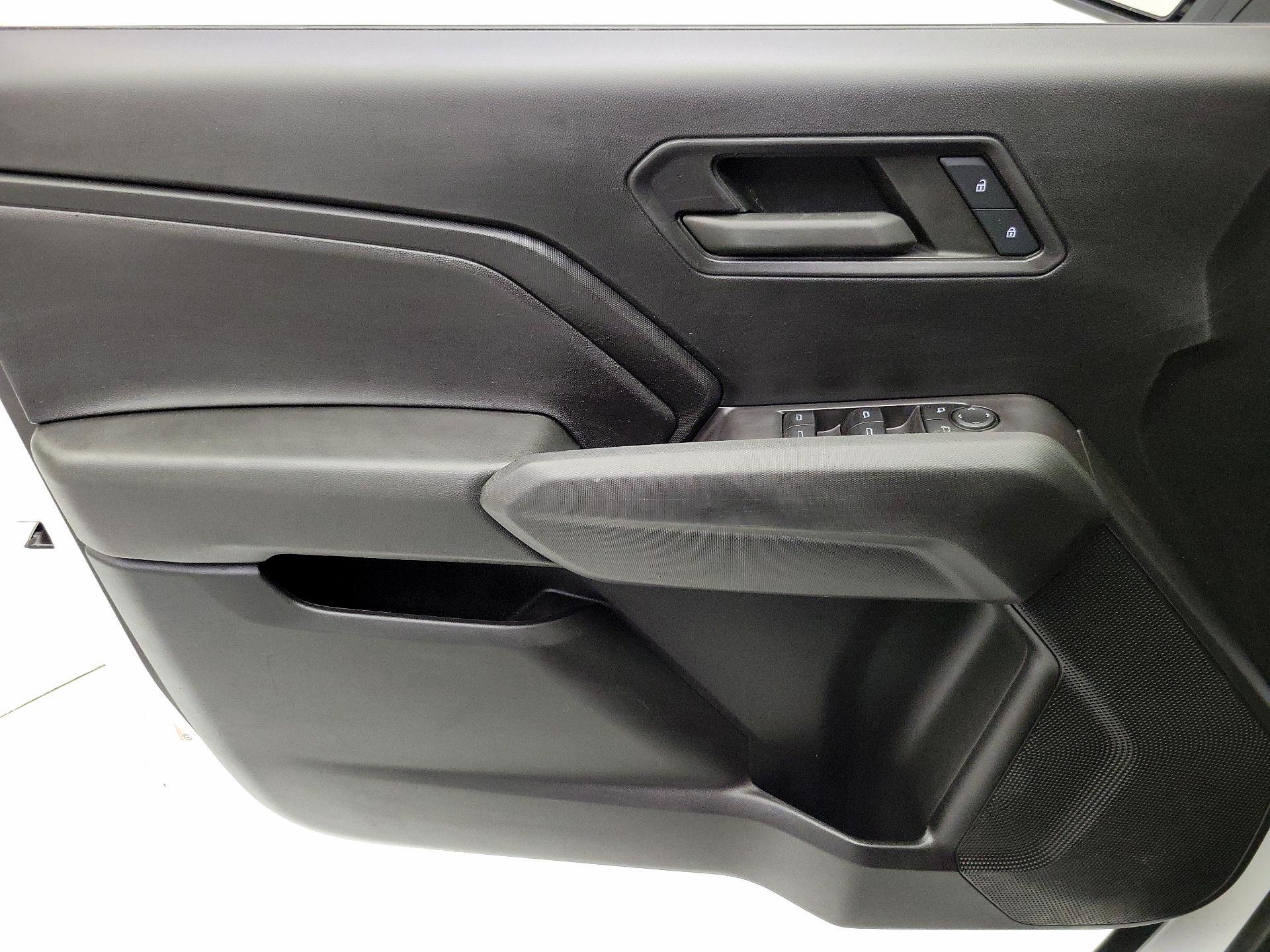 Thumbnail: 2023 Chevrolet Colorado - 12