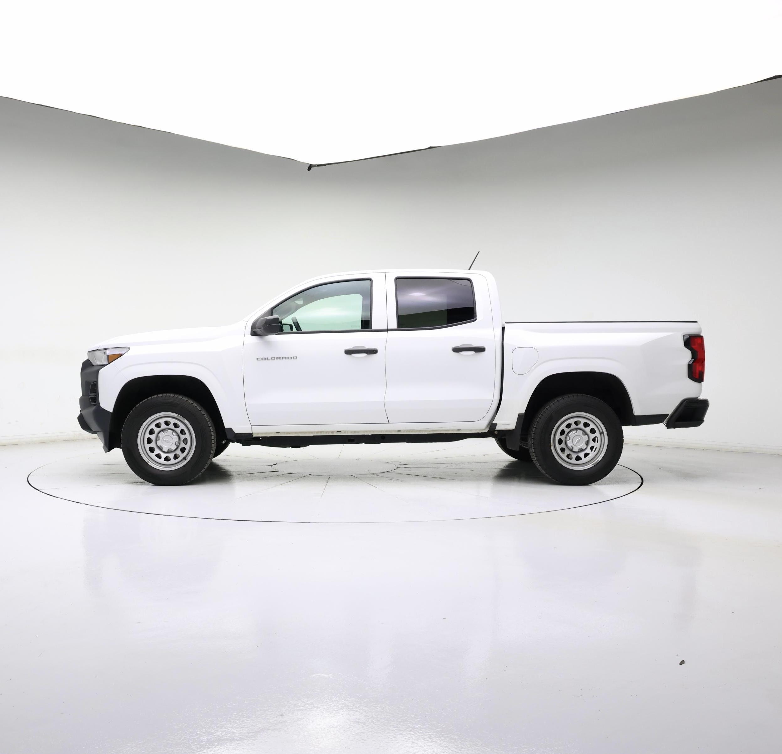 Thumbnail: 2023 Chevrolet Colorado - 3