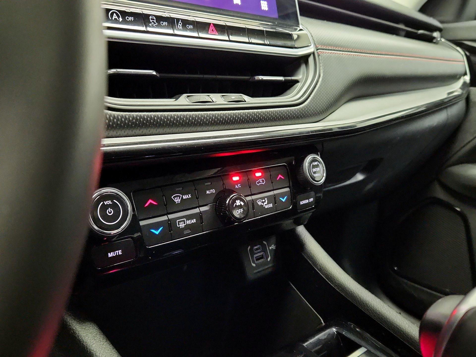 Thumbnail: 2022 Jeep Compass - 16