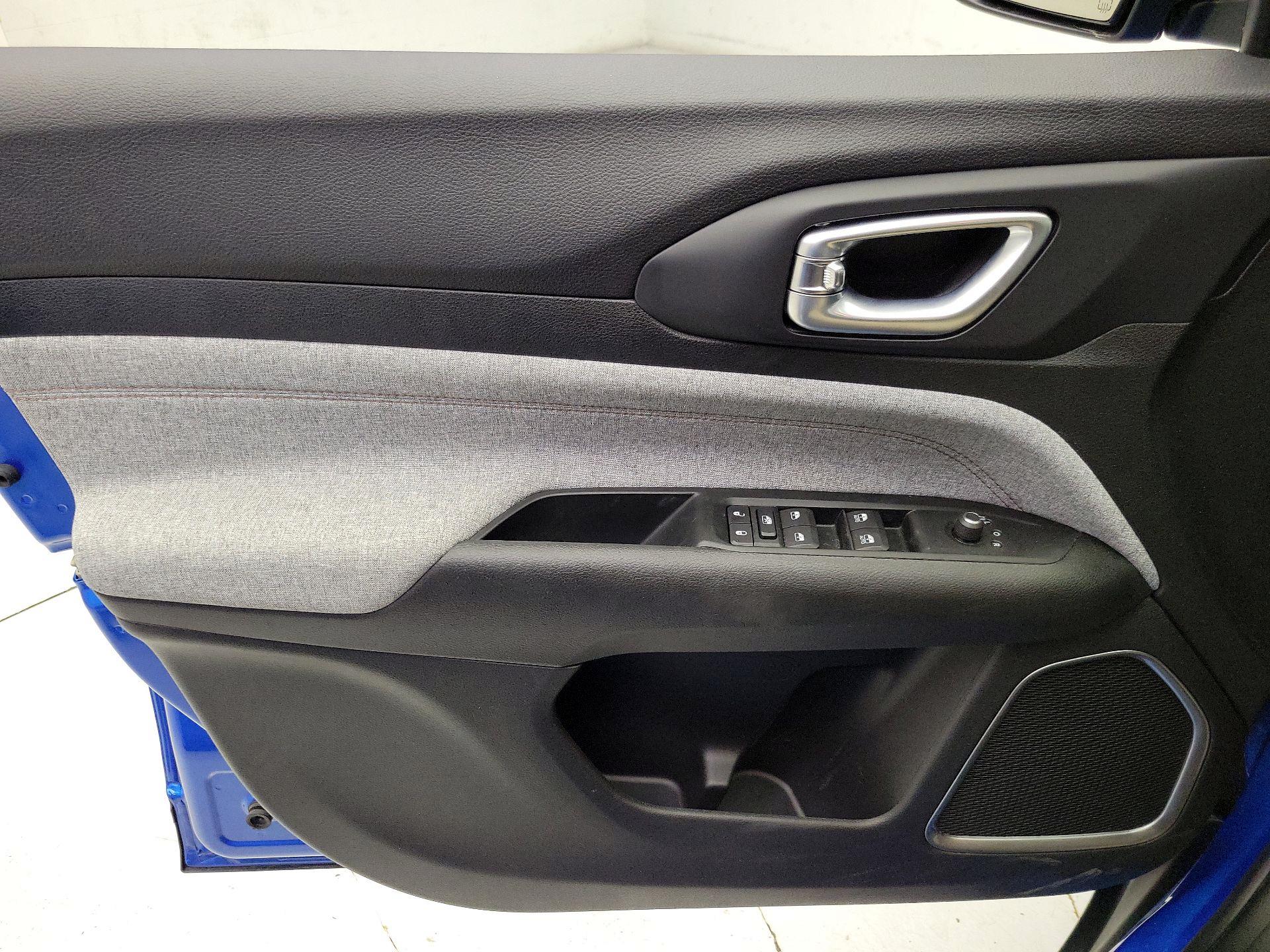 Thumbnail: 2022 Jeep Compass - 12