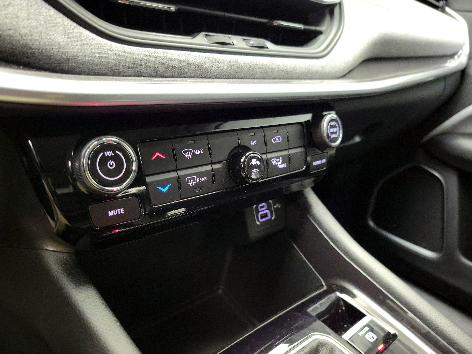 Thumbnail: 2022 Jeep Compass - 16