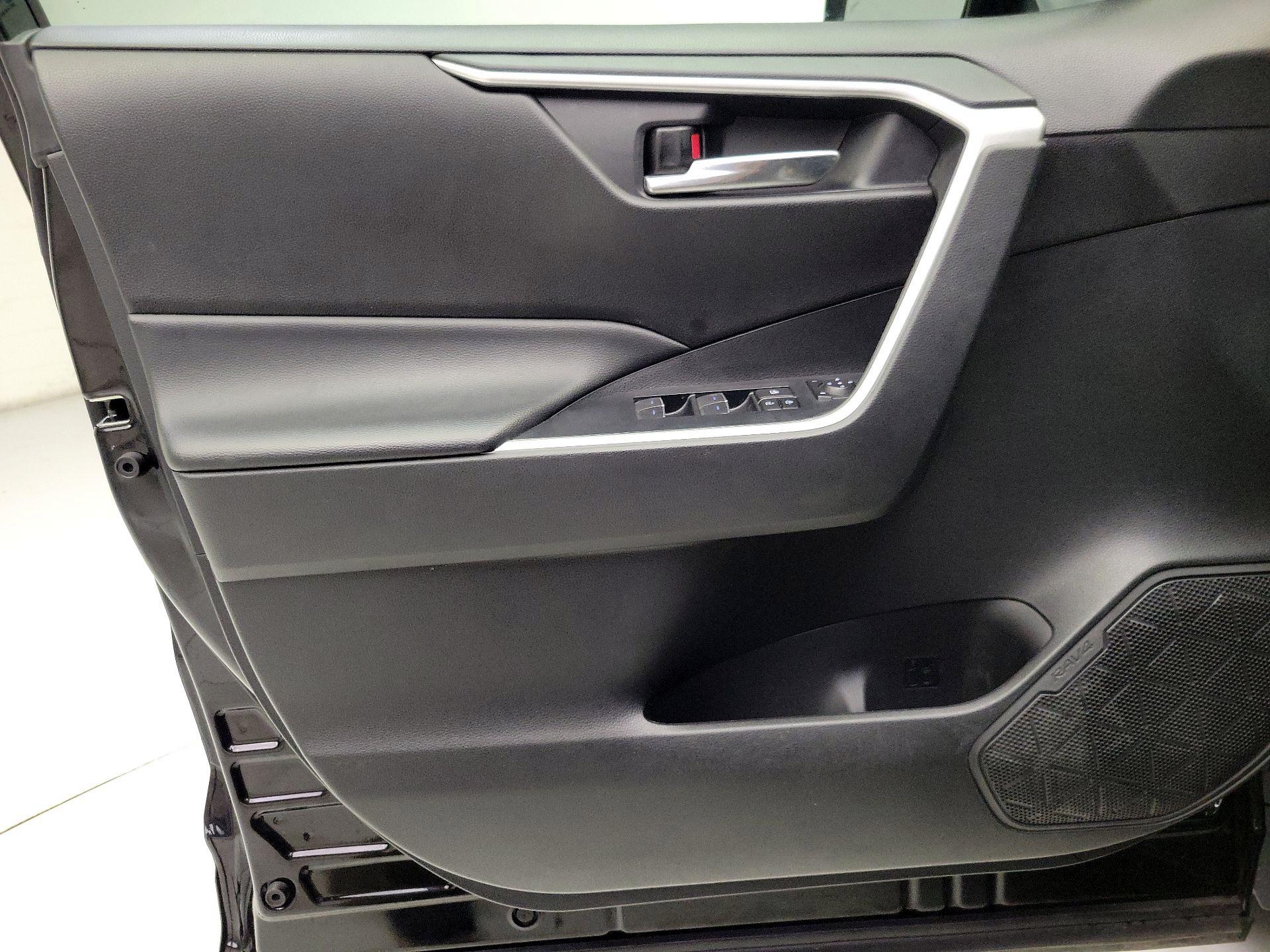Thumbnail: 2022 Toyota RAV4 - 12