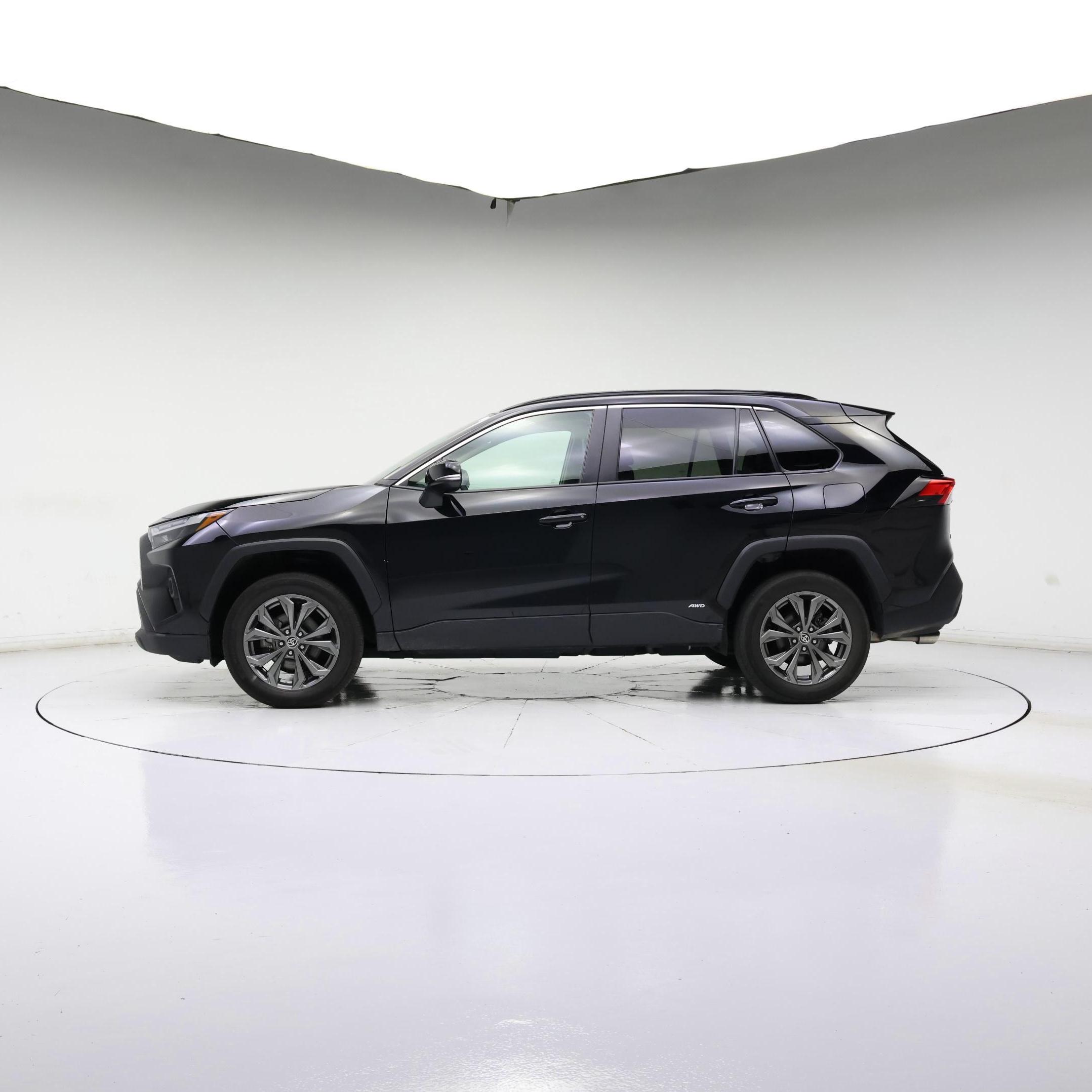 Thumbnail: 2022 Toyota RAV4 - 3