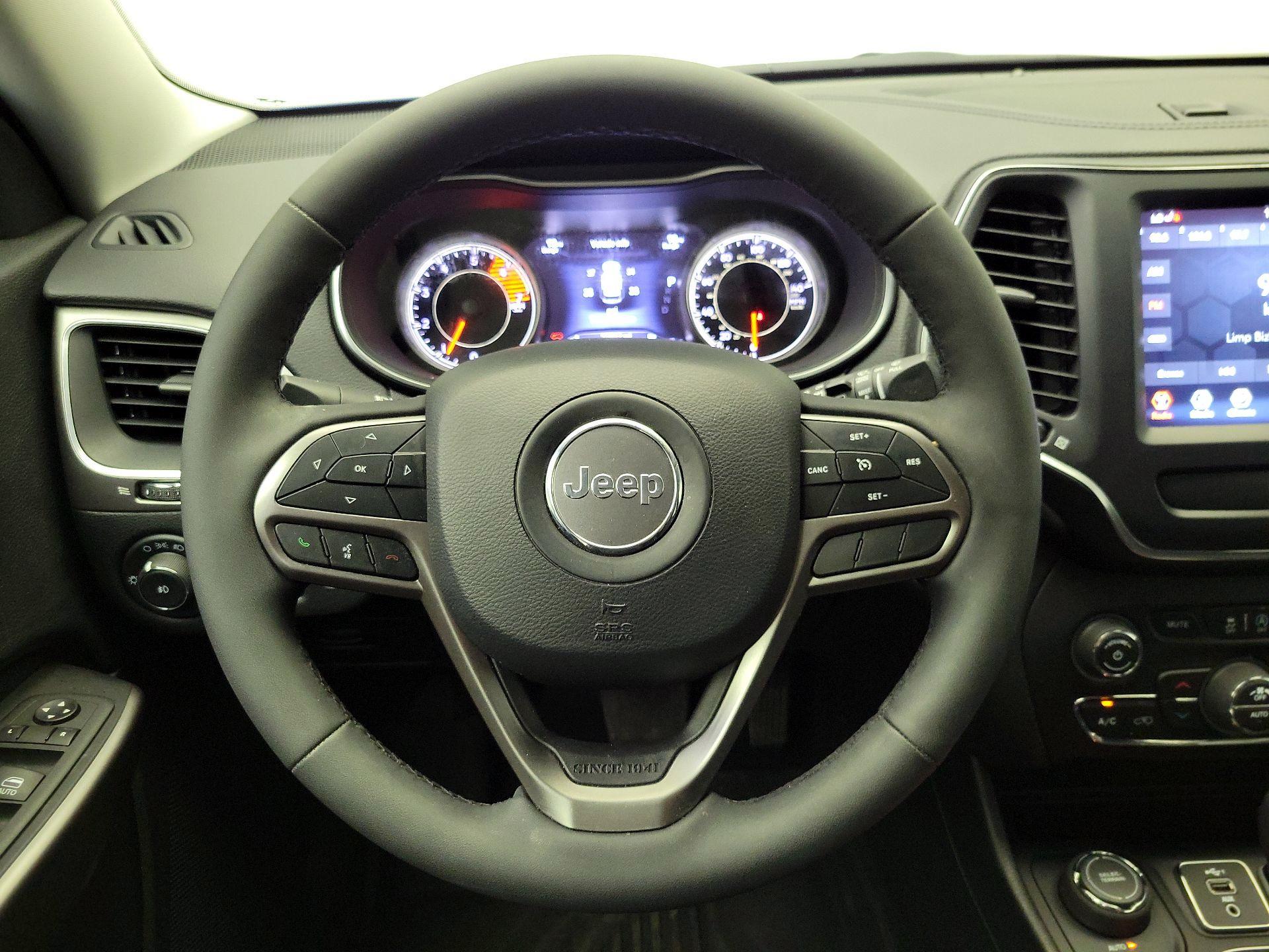 Thumbnail: 2022 Jeep Cherokee - 10