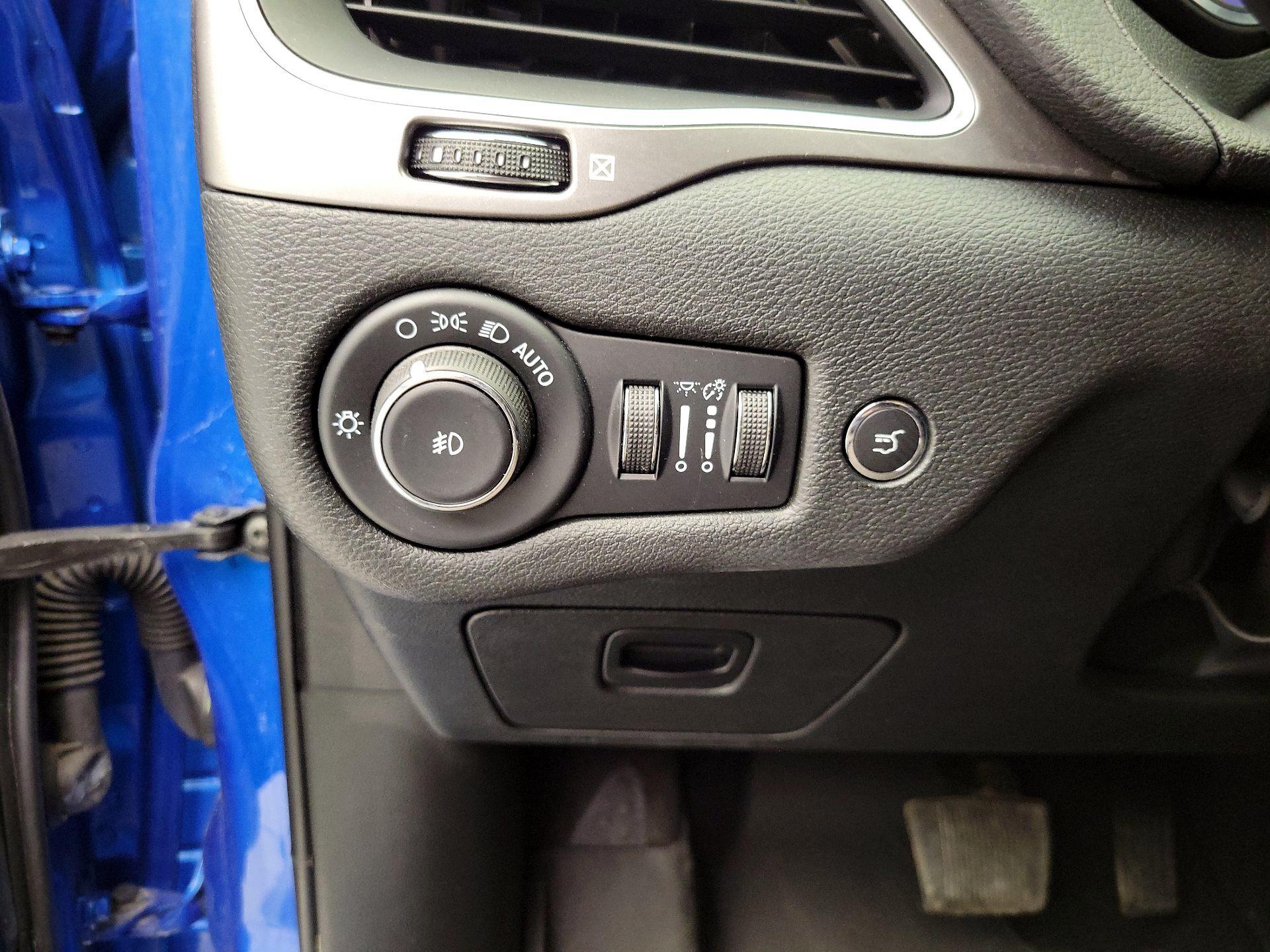 Thumbnail: 2022 Jeep Cherokee - 13