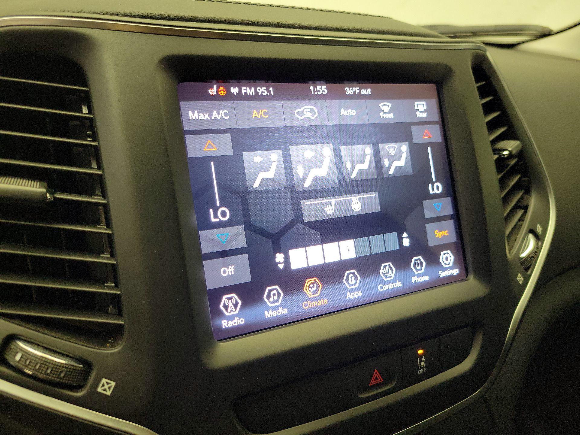 Thumbnail: 2022 Jeep Cherokee - 16