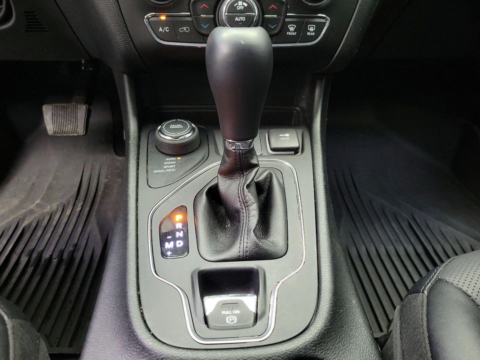 Thumbnail: 2022 Jeep Cherokee - 17