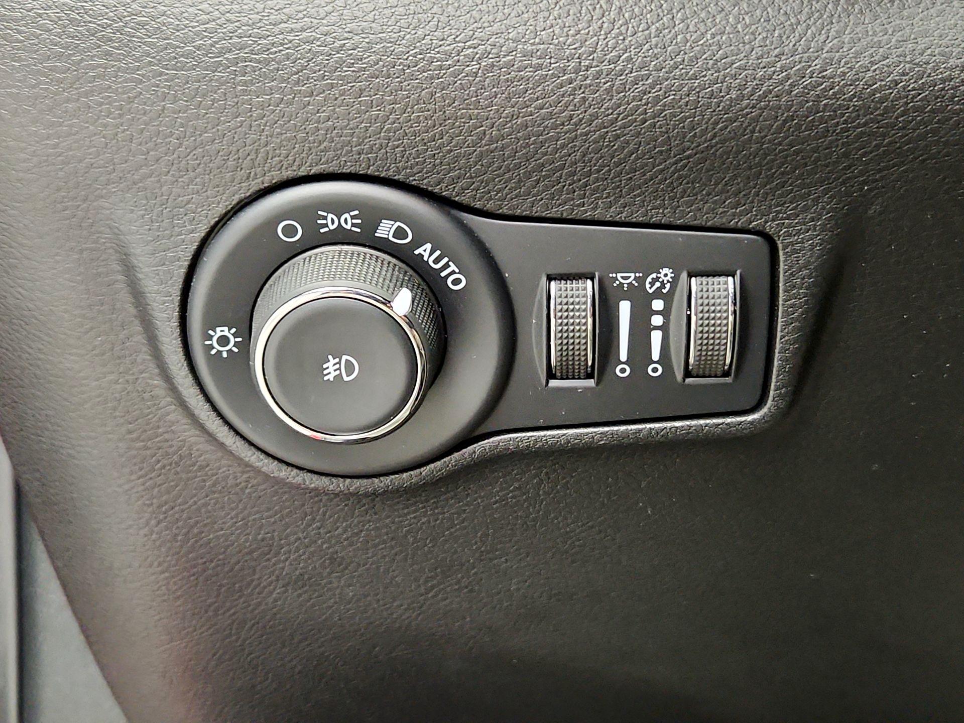 Thumbnail: 2022 Jeep Compass - 13