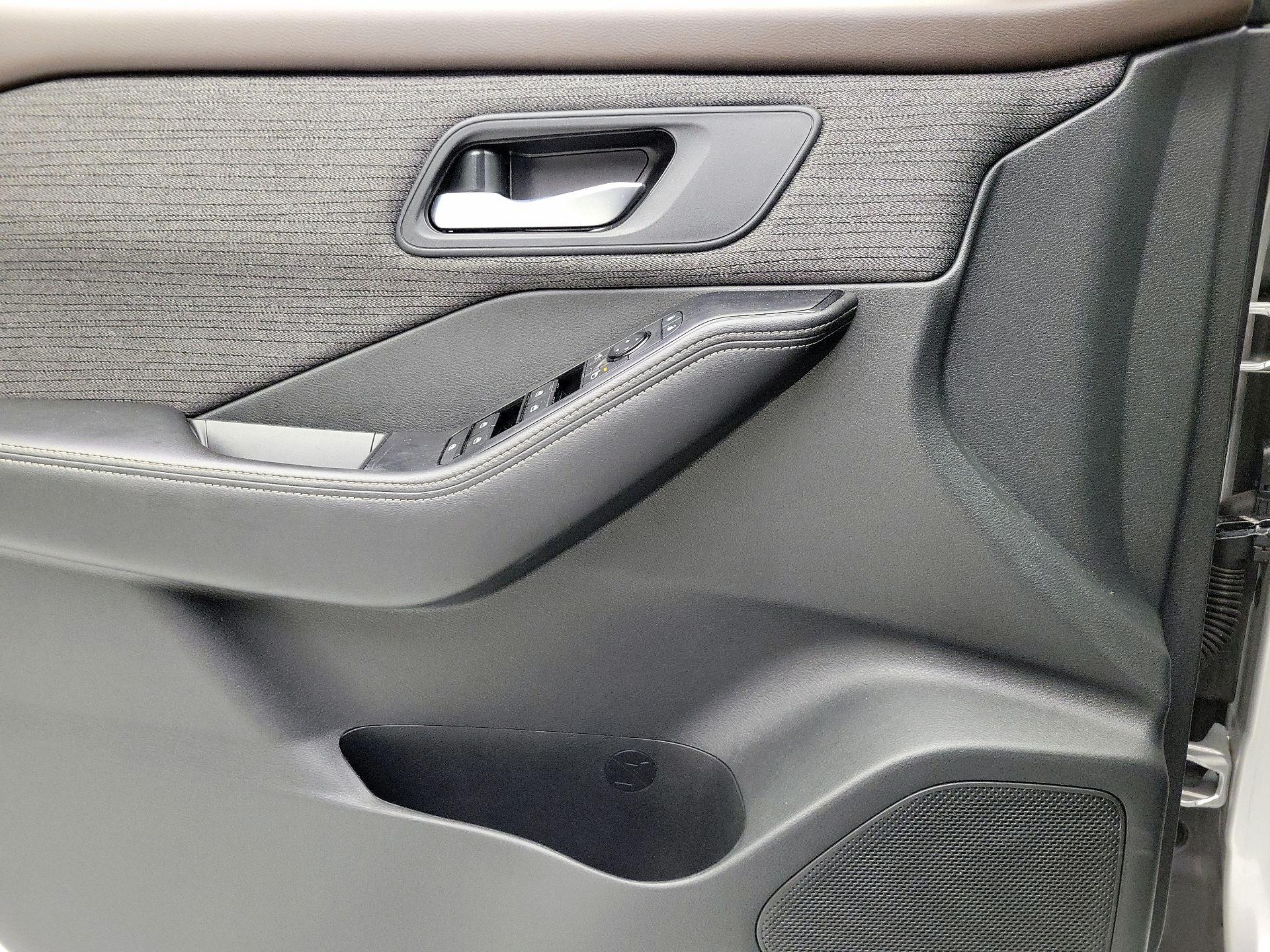 Thumbnail: 2022 Nissan Rogue - 12