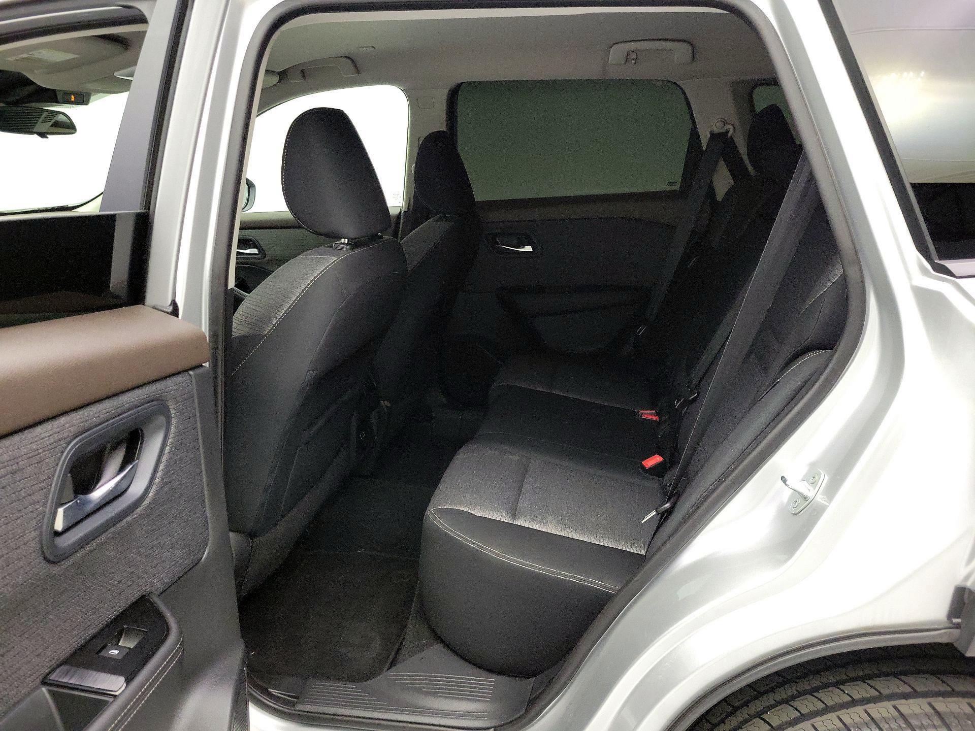 Thumbnail: 2022 Nissan Rogue - 18