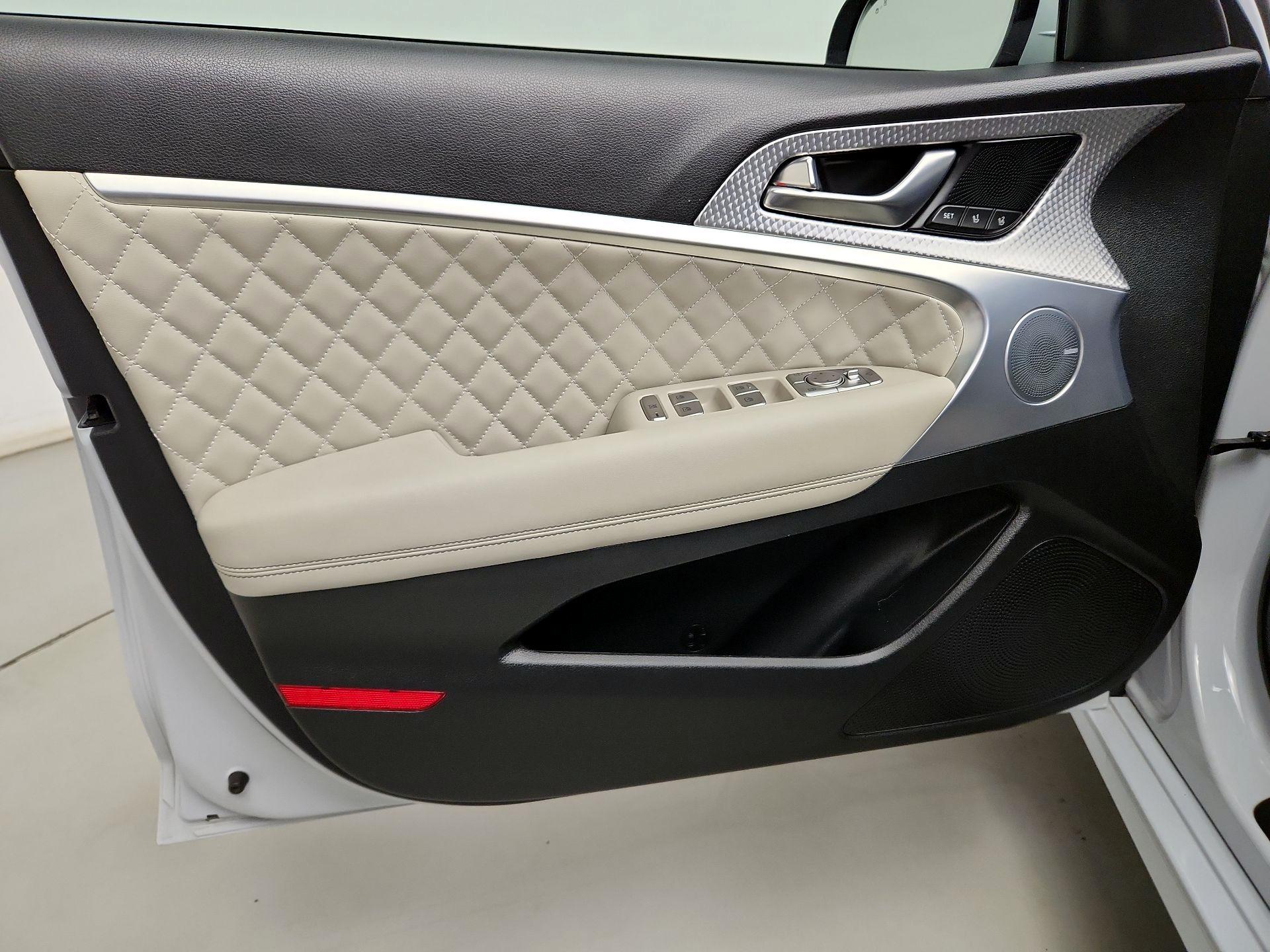 Thumbnail: 2022 Genesis G70 - 12