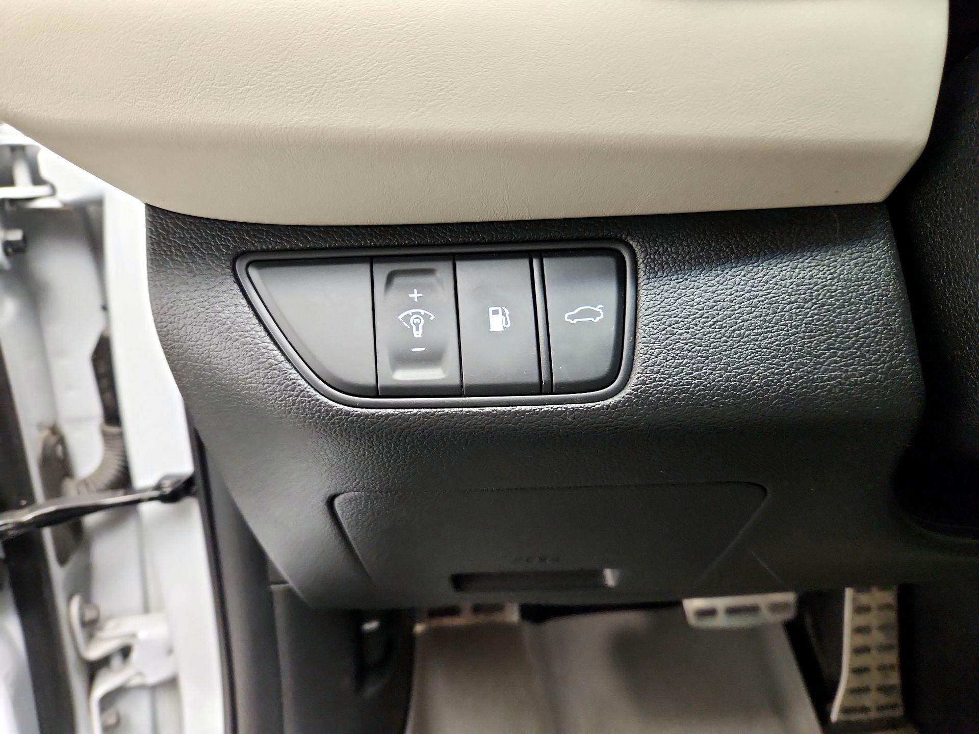 Thumbnail: 2022 Genesis G70 - 13