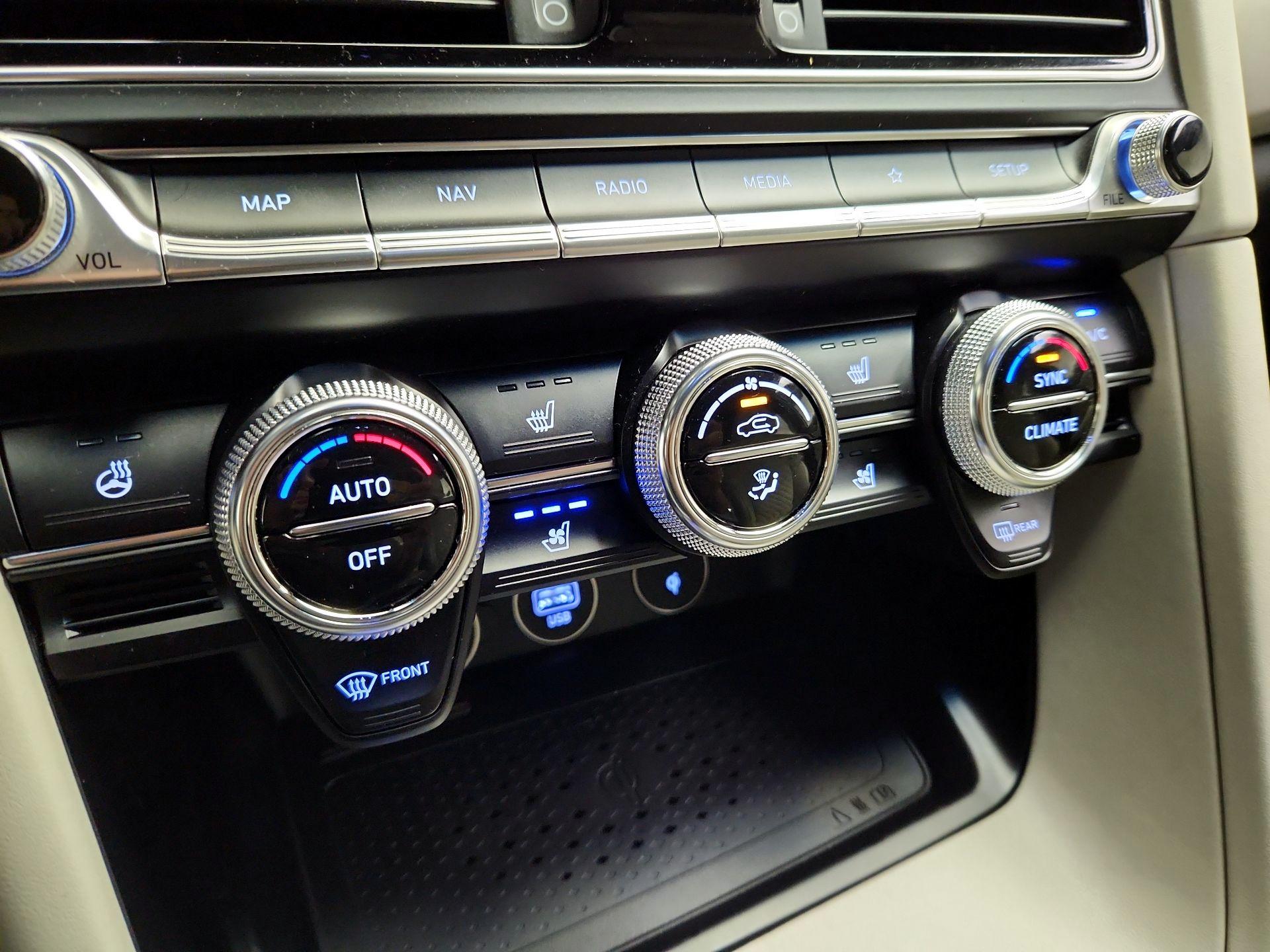 Thumbnail: 2022 Genesis G70 - 17