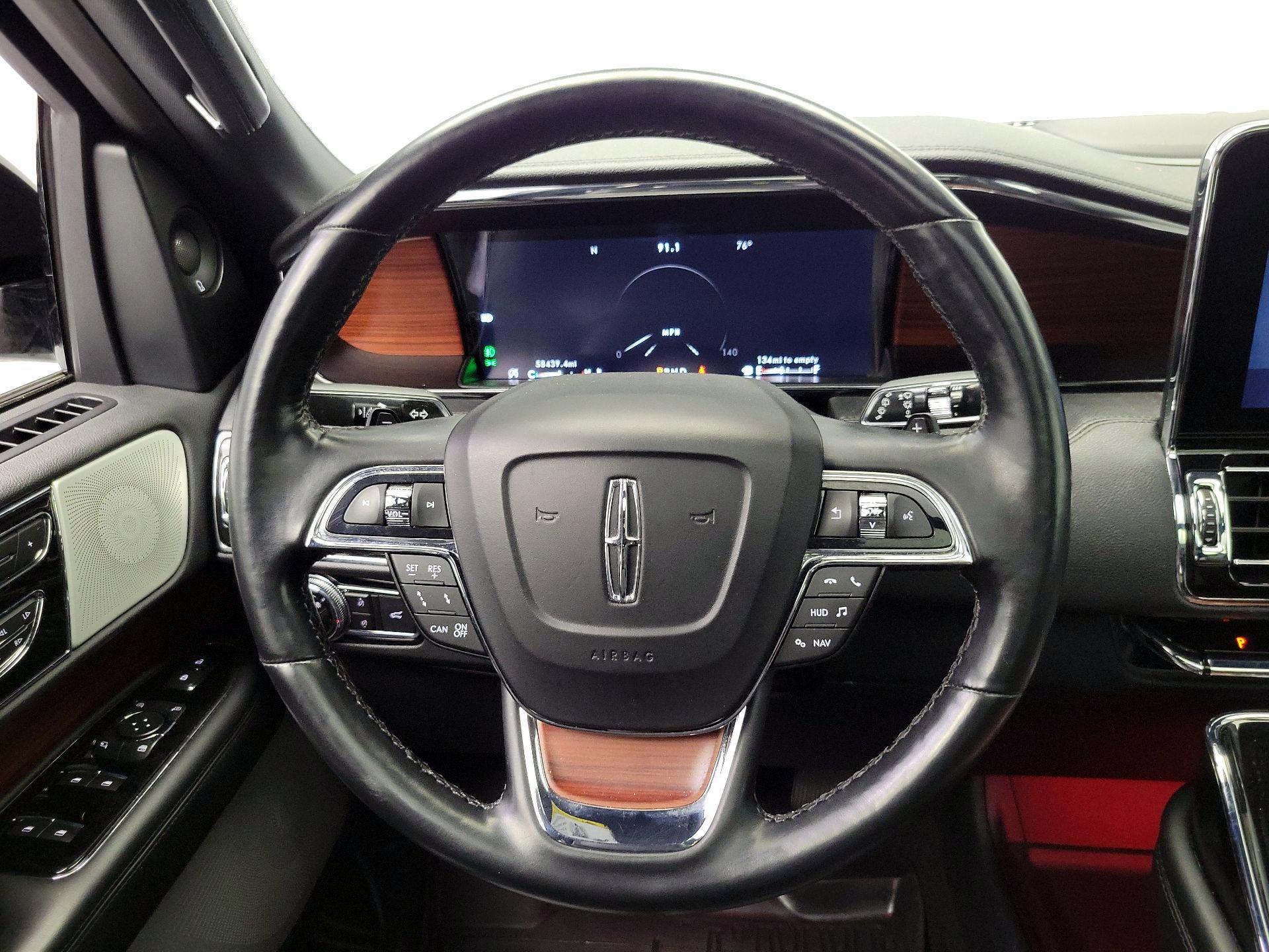 Thumbnail: 2021 Lincoln Navigator L - 10