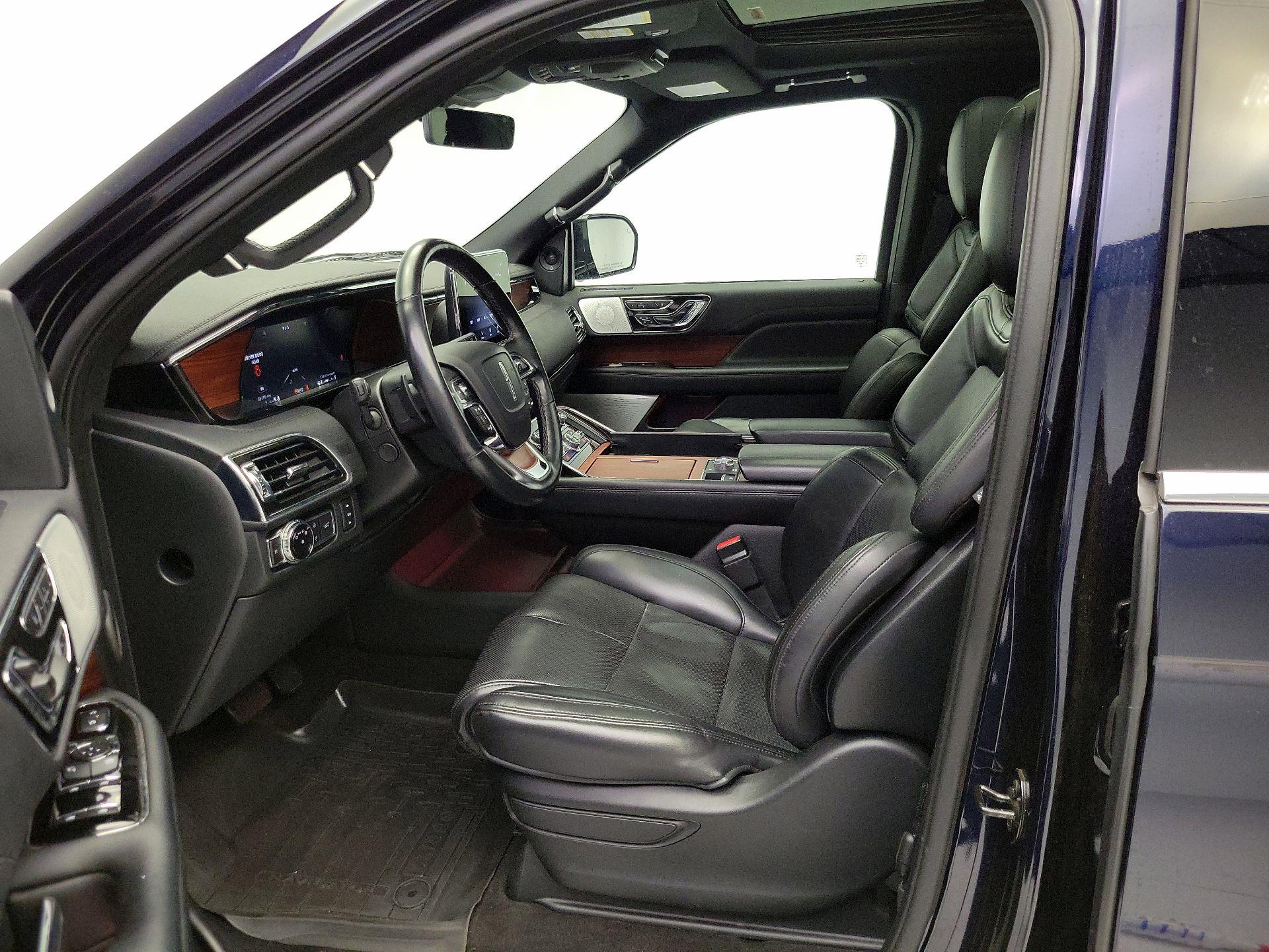 Thumbnail: 2021 Lincoln Navigator L - 11