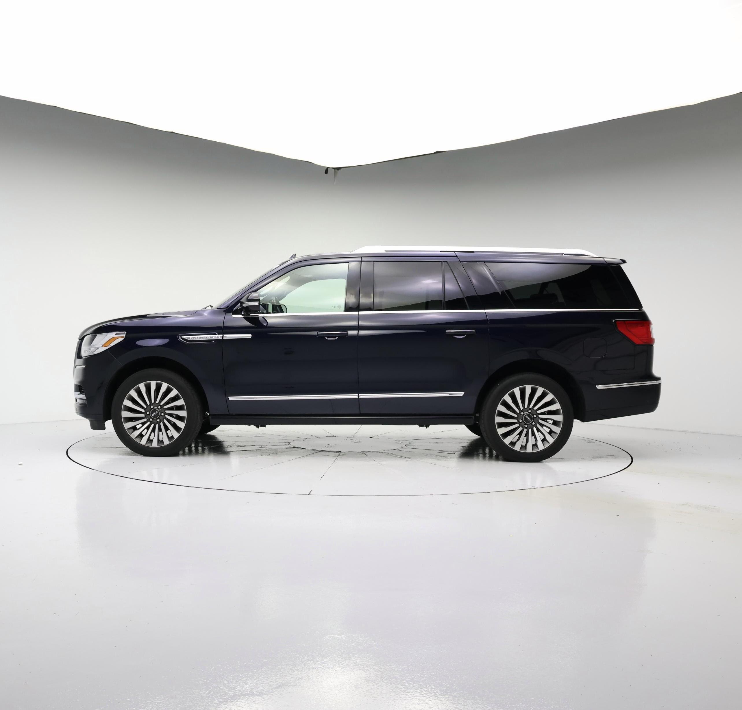 Thumbnail: 2021 Lincoln Navigator L - 3