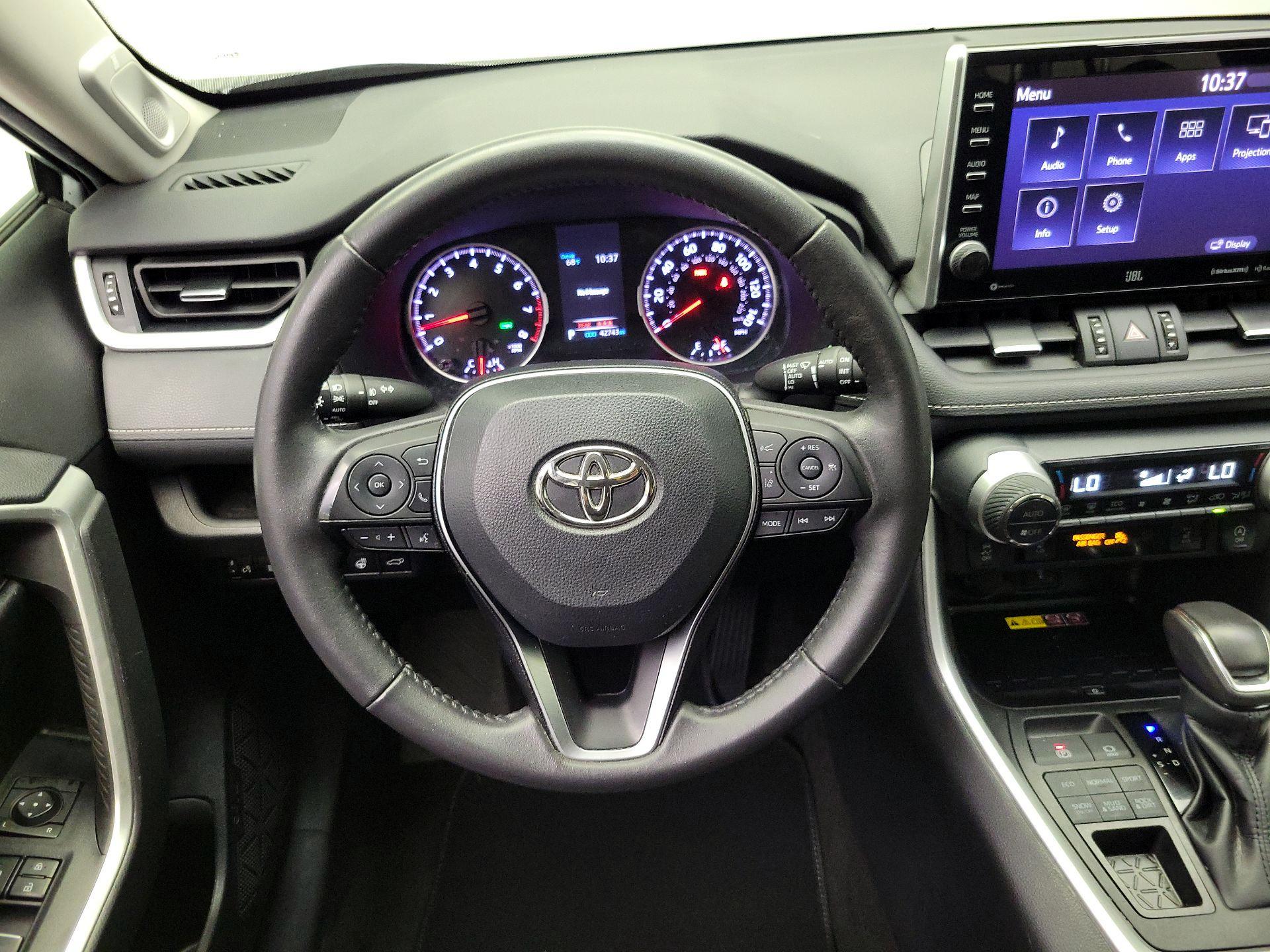 Thumbnail: 2022 Toyota RAV4 - 10