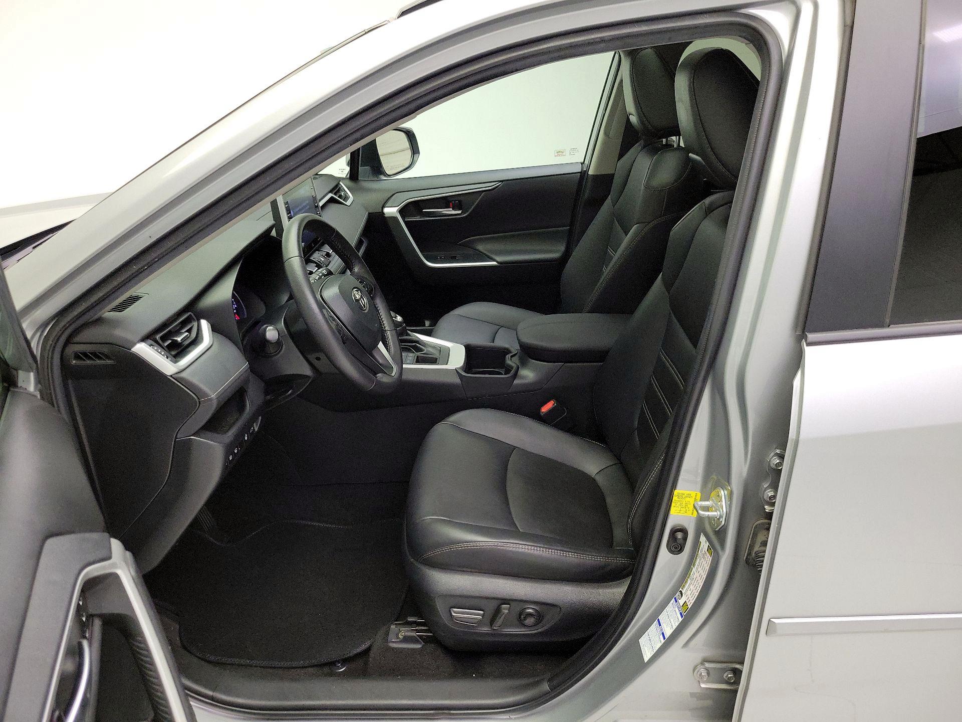 Thumbnail: 2022 Toyota RAV4 - 11