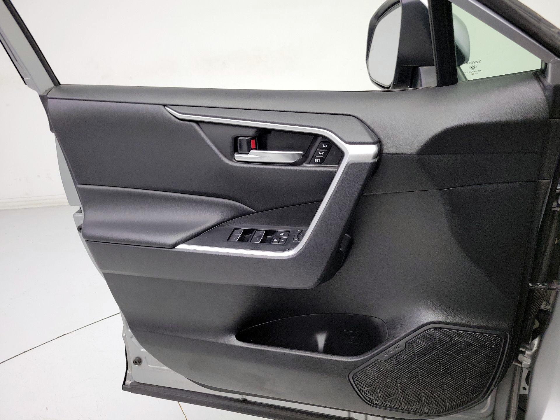 Thumbnail: 2022 Toyota RAV4 - 12