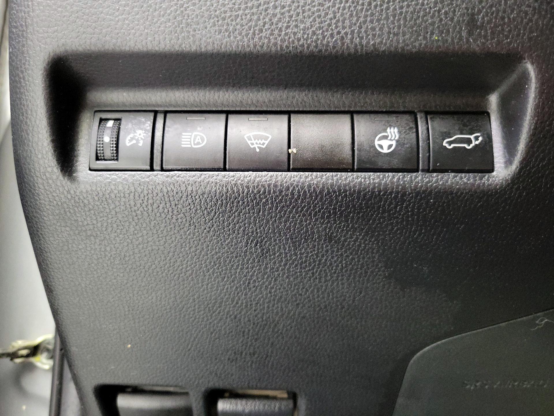 Thumbnail: 2022 Toyota RAV4 - 13