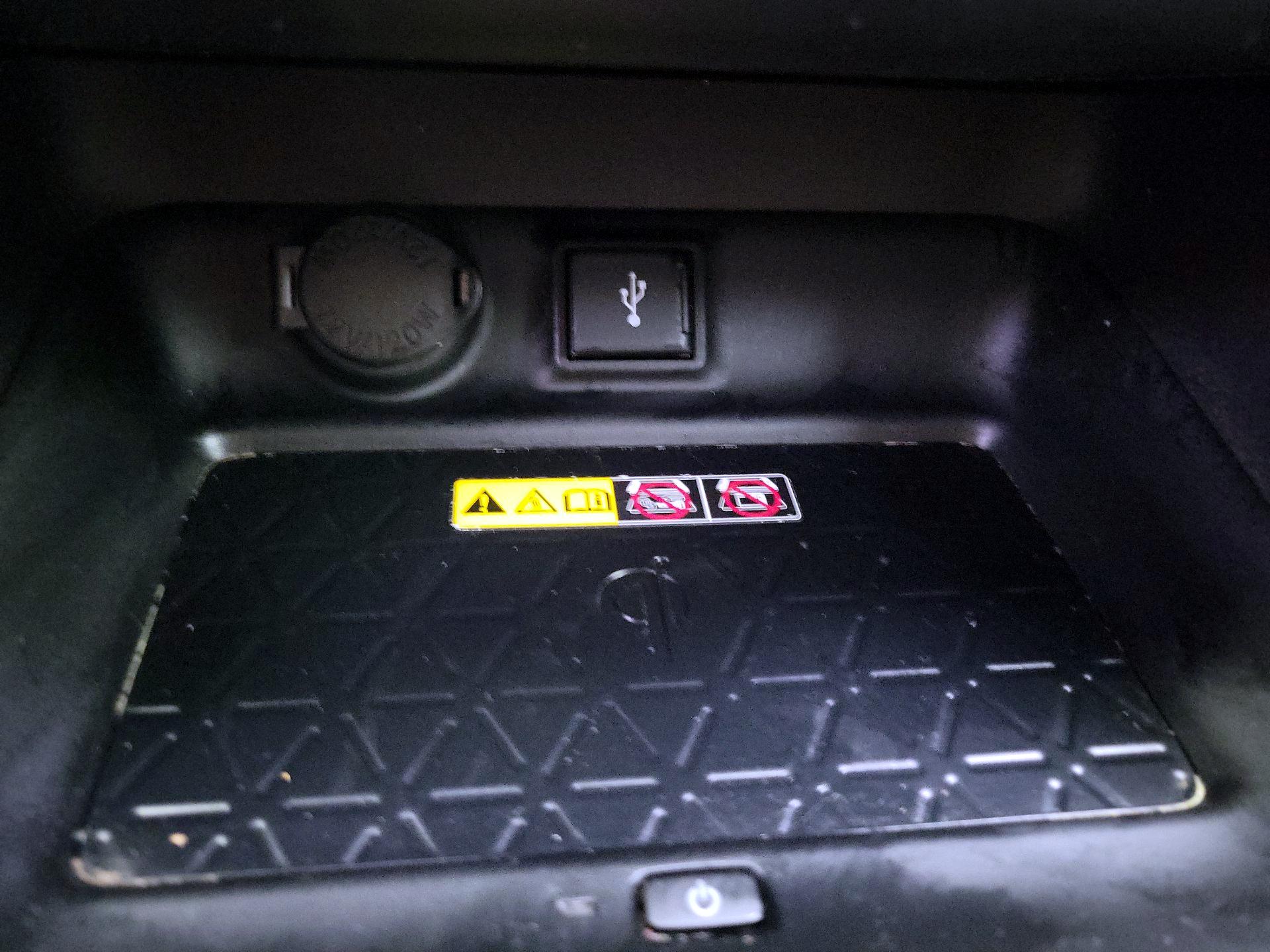 Thumbnail: 2022 Toyota RAV4 - 19