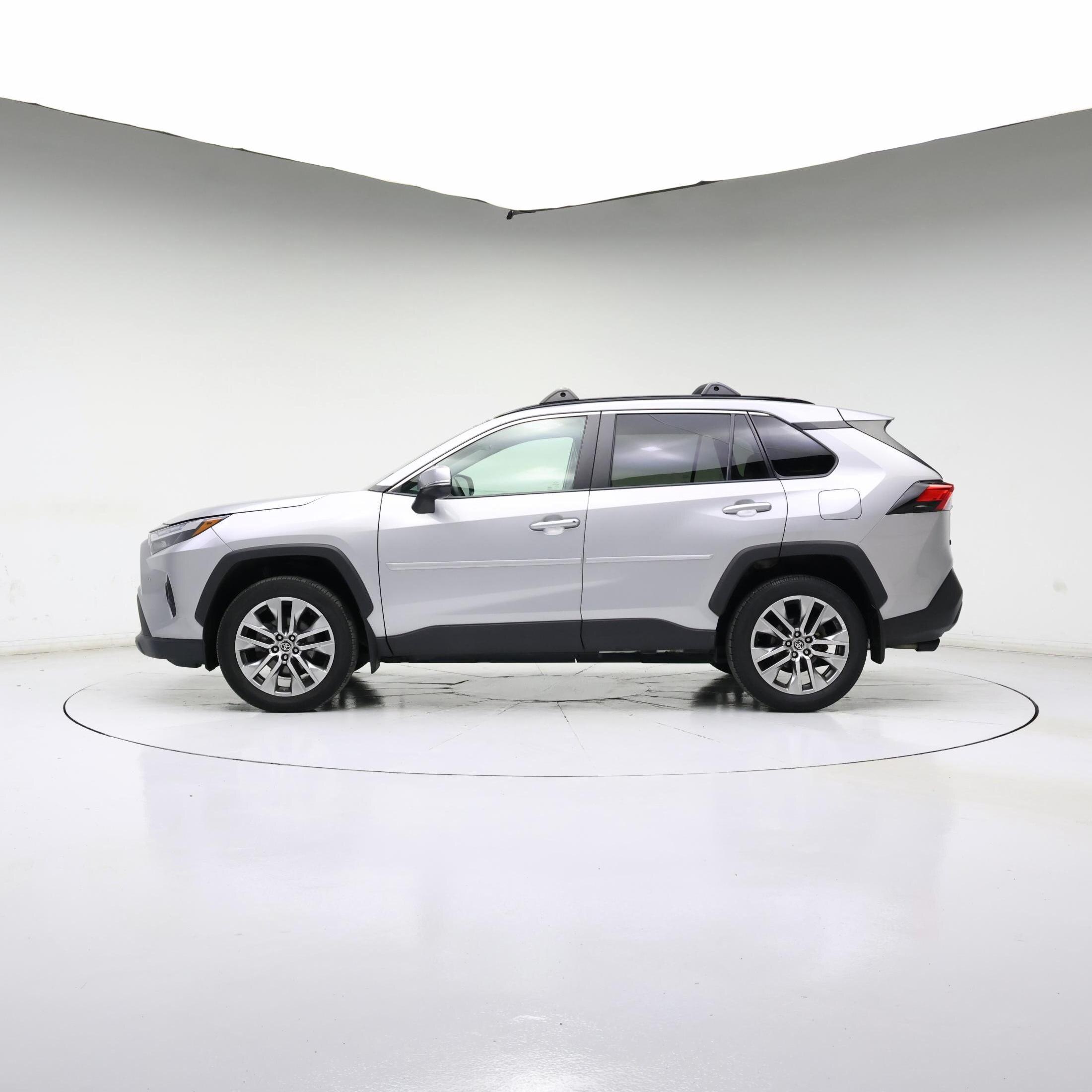Thumbnail: 2022 Toyota RAV4 - 3