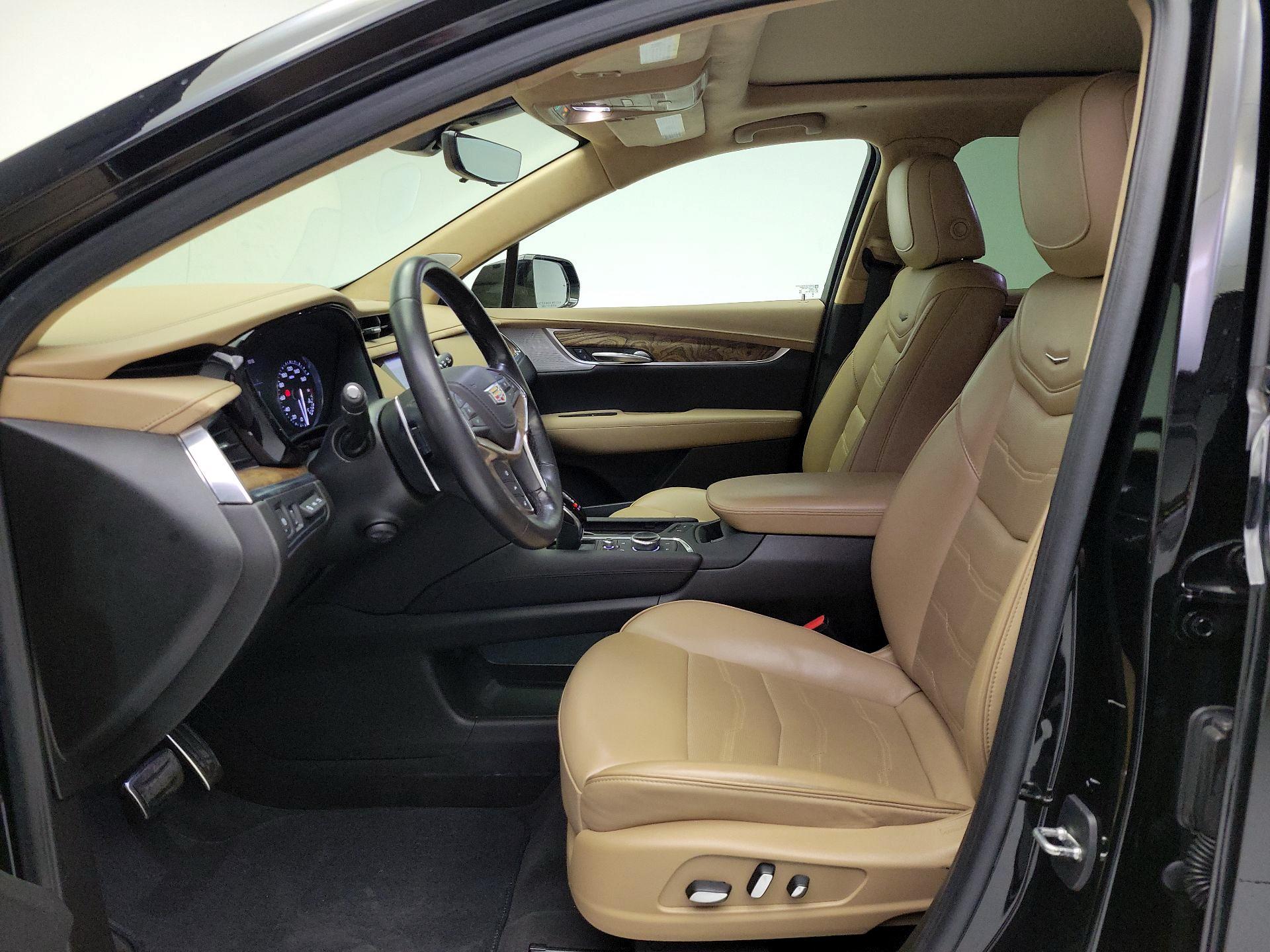 Thumbnail: 2023 Cadillac XT5 - 11