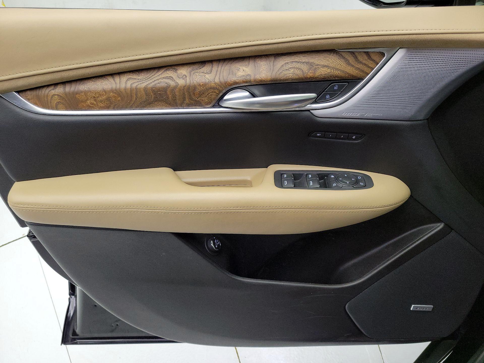 Thumbnail: 2023 Cadillac XT5 - 12