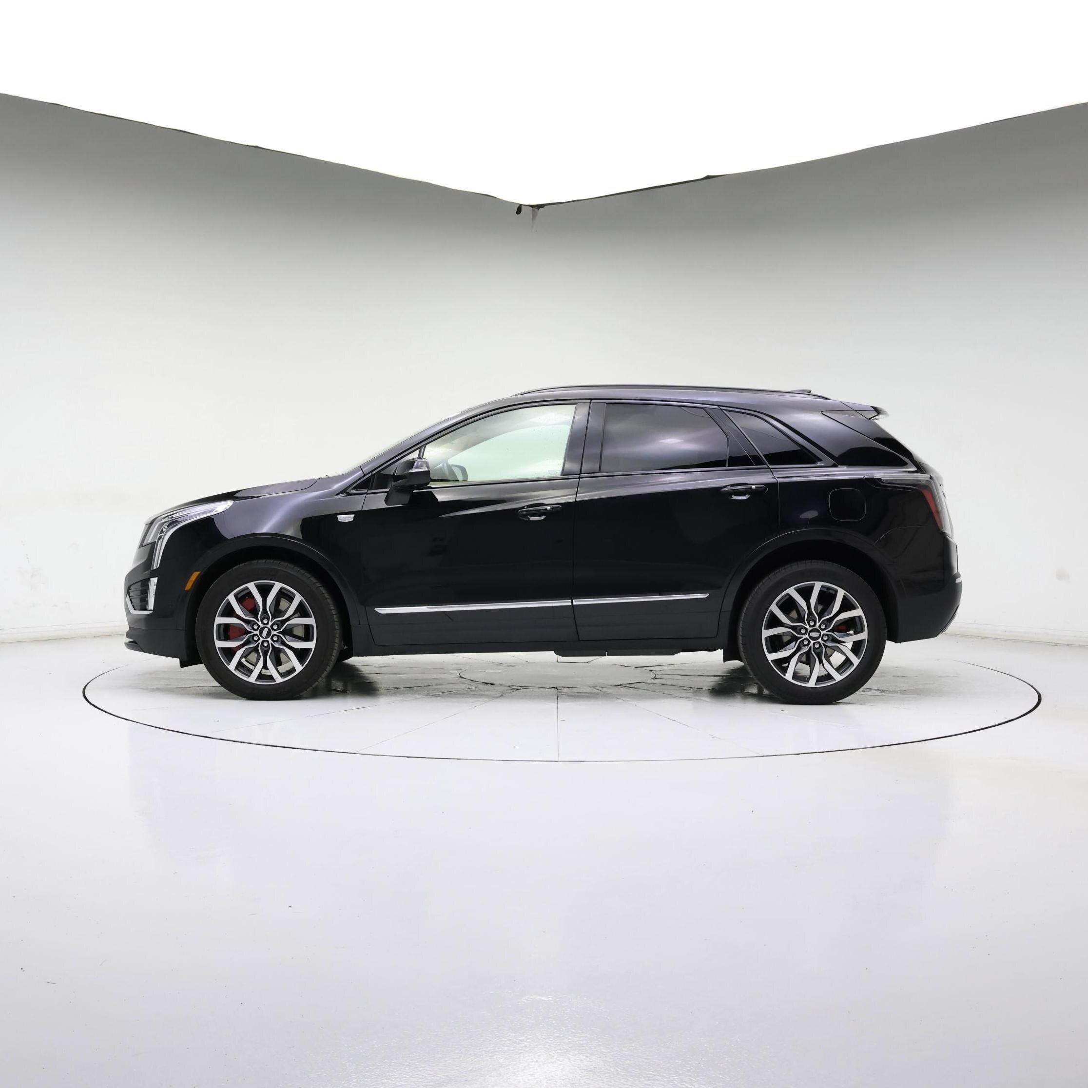 Thumbnail: 2023 Cadillac XT5 - 3