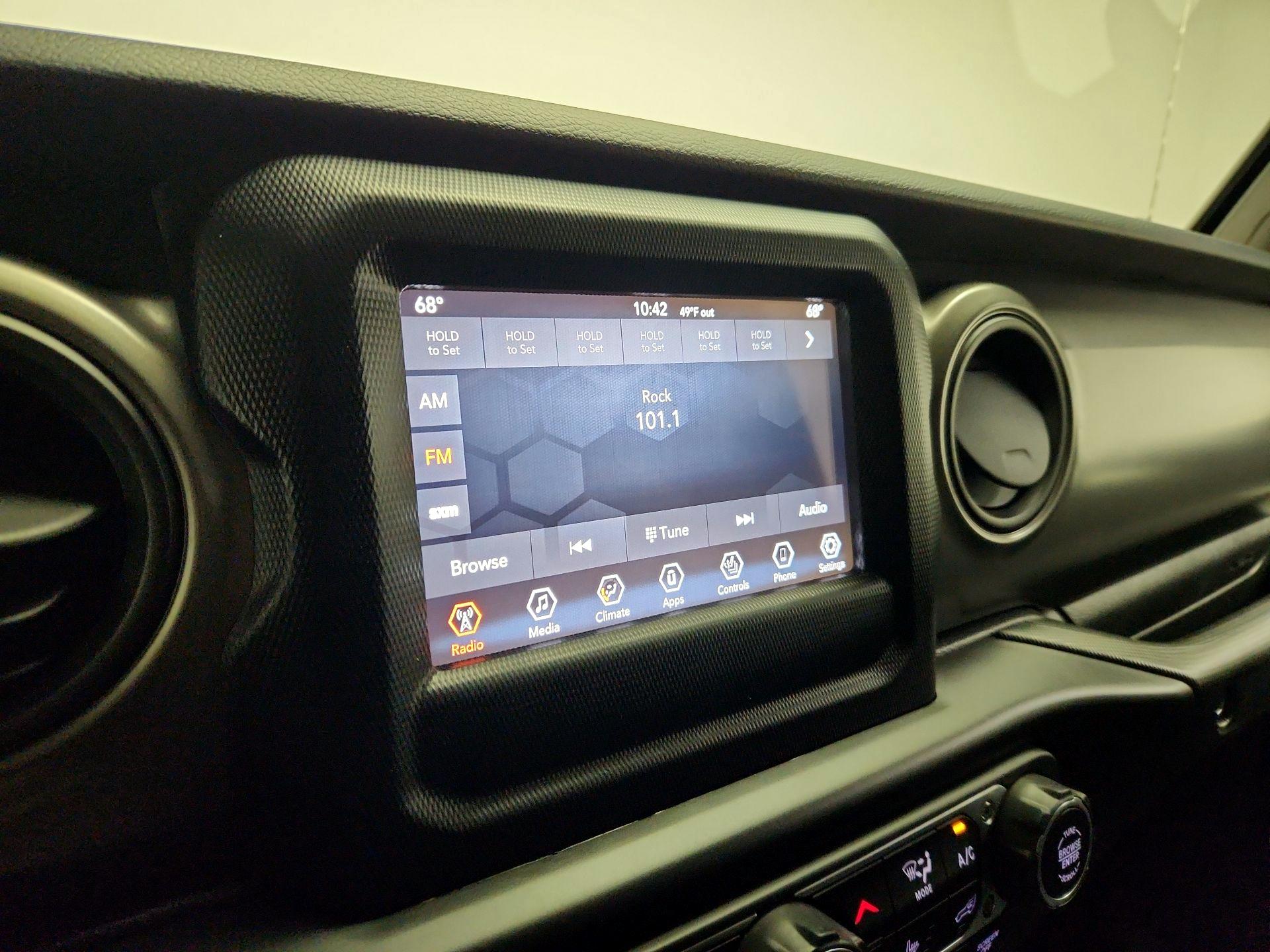Thumbnail: 2021 Jeep Wrangler - 15