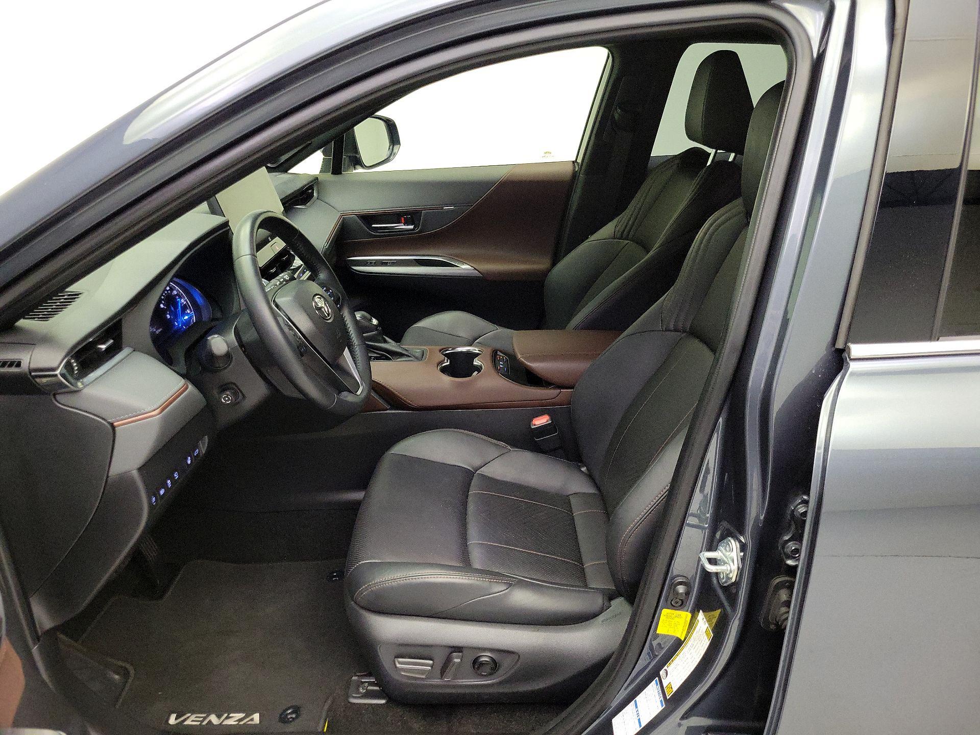 Thumbnail: 2021 Toyota Venza - 11