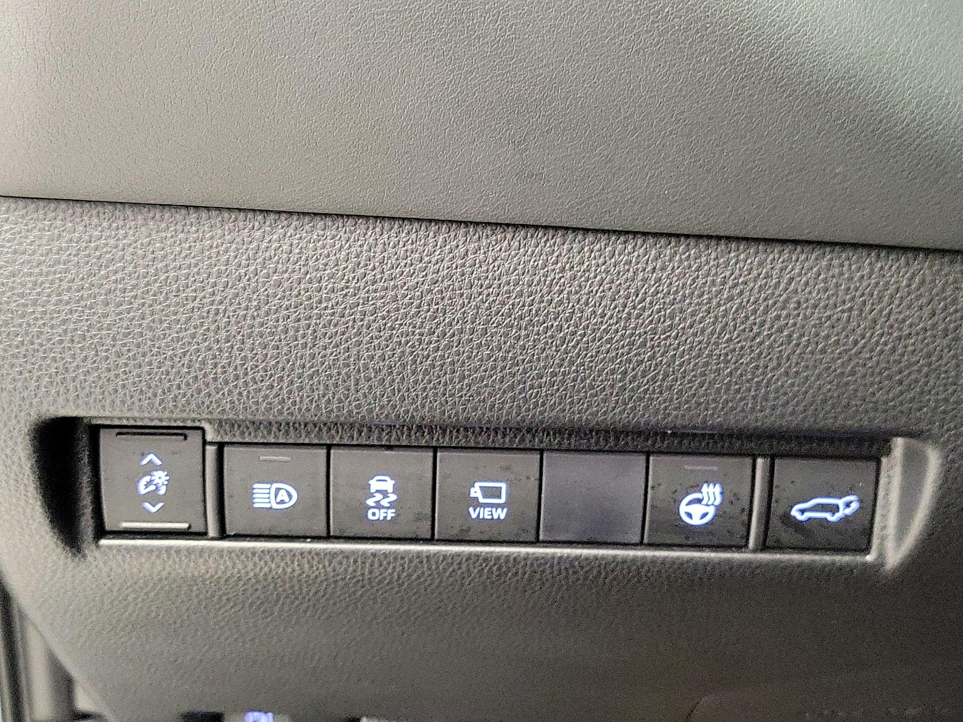 Thumbnail: 2021 Toyota Venza - 13