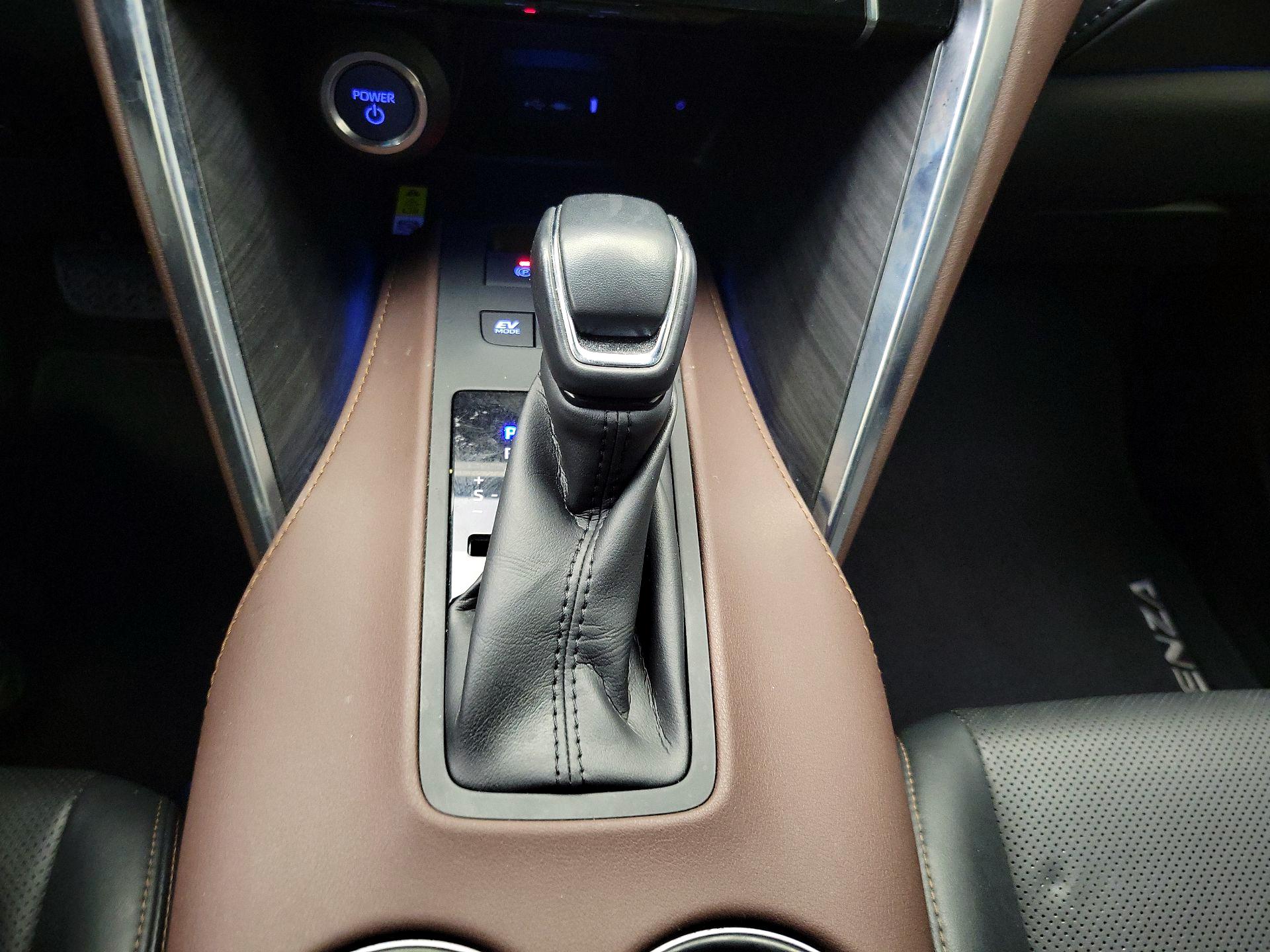 Thumbnail: 2021 Toyota Venza - 18