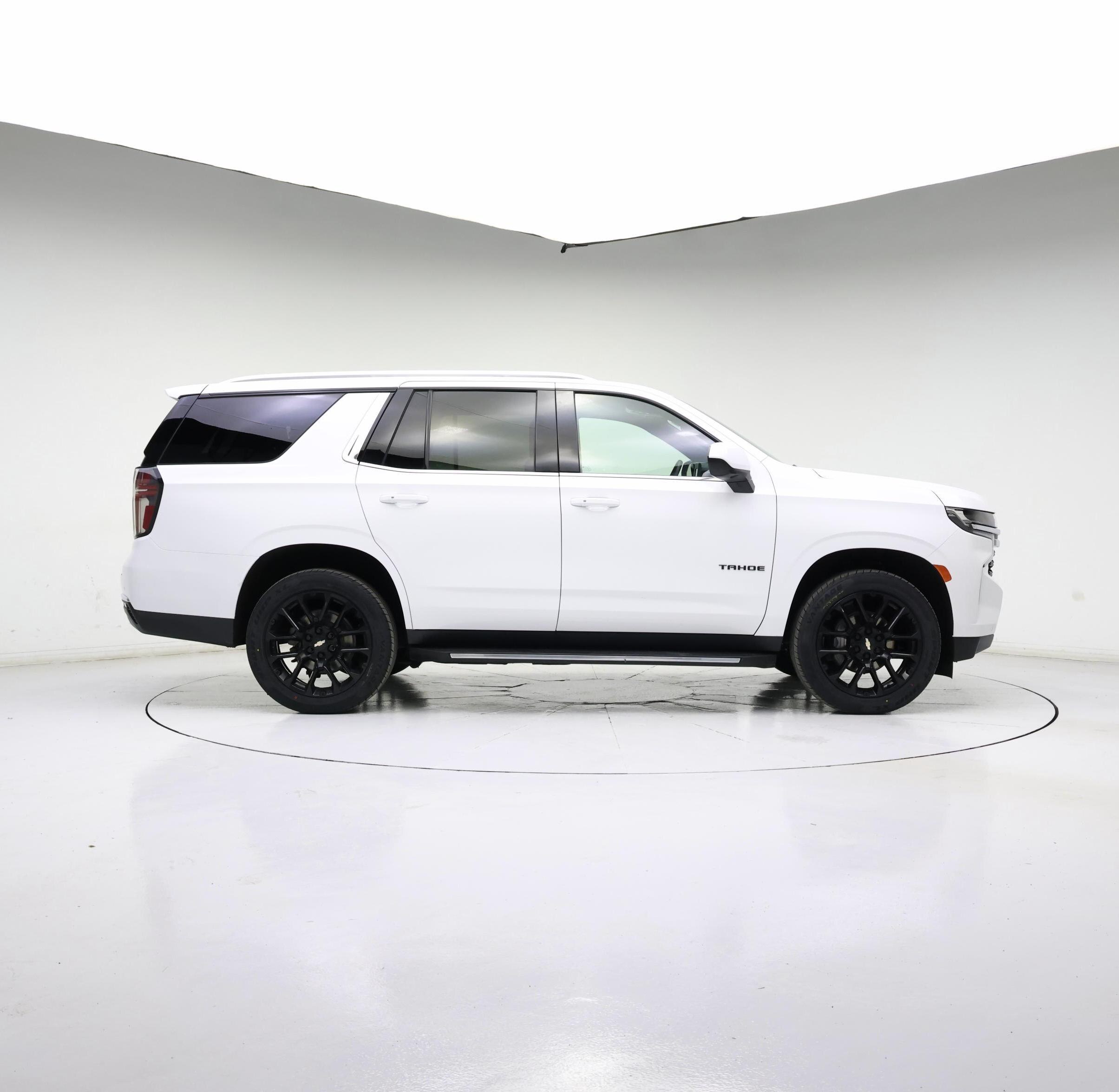 Thumbnail: 2023 Chevrolet Tahoe - 3