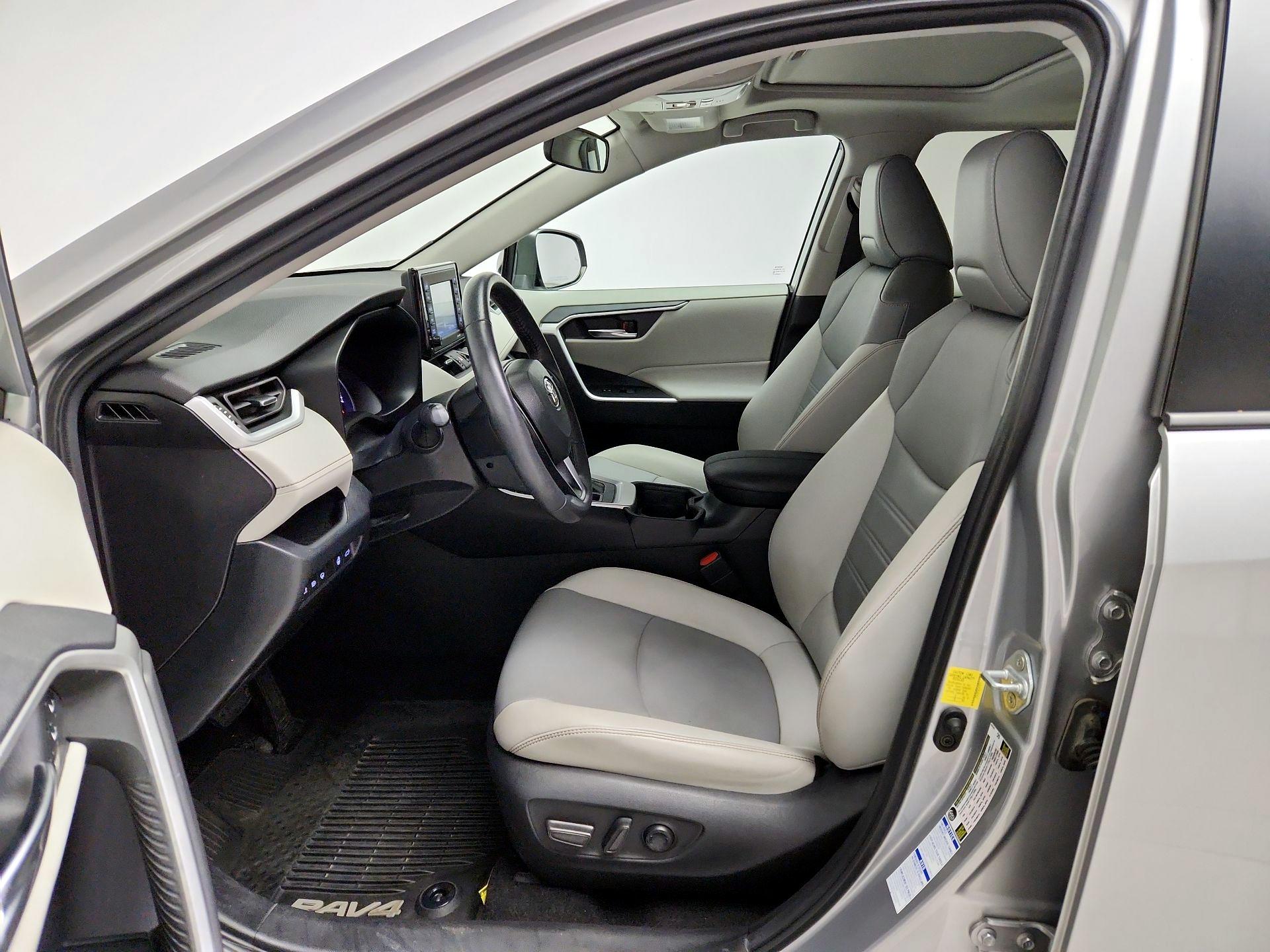 Thumbnail: 2020 Toyota RAV4 - 11