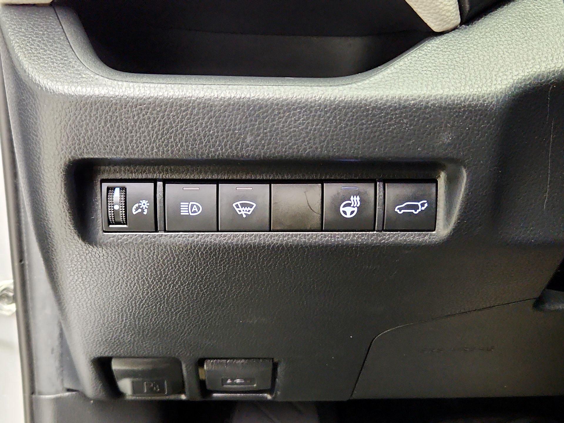 Thumbnail: 2020 Toyota RAV4 - 13