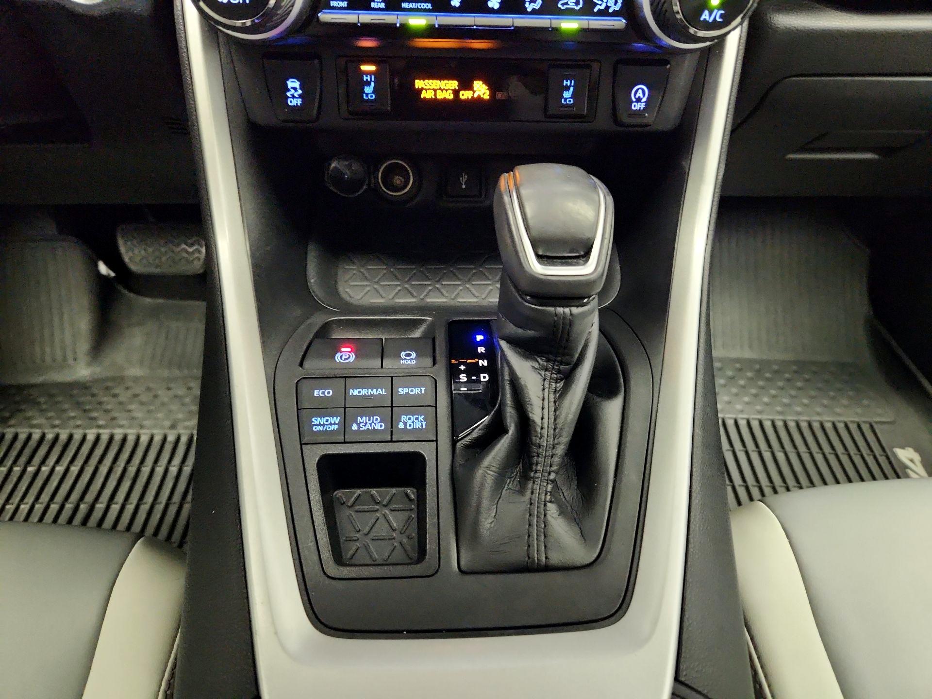 Thumbnail: 2020 Toyota RAV4 - 17