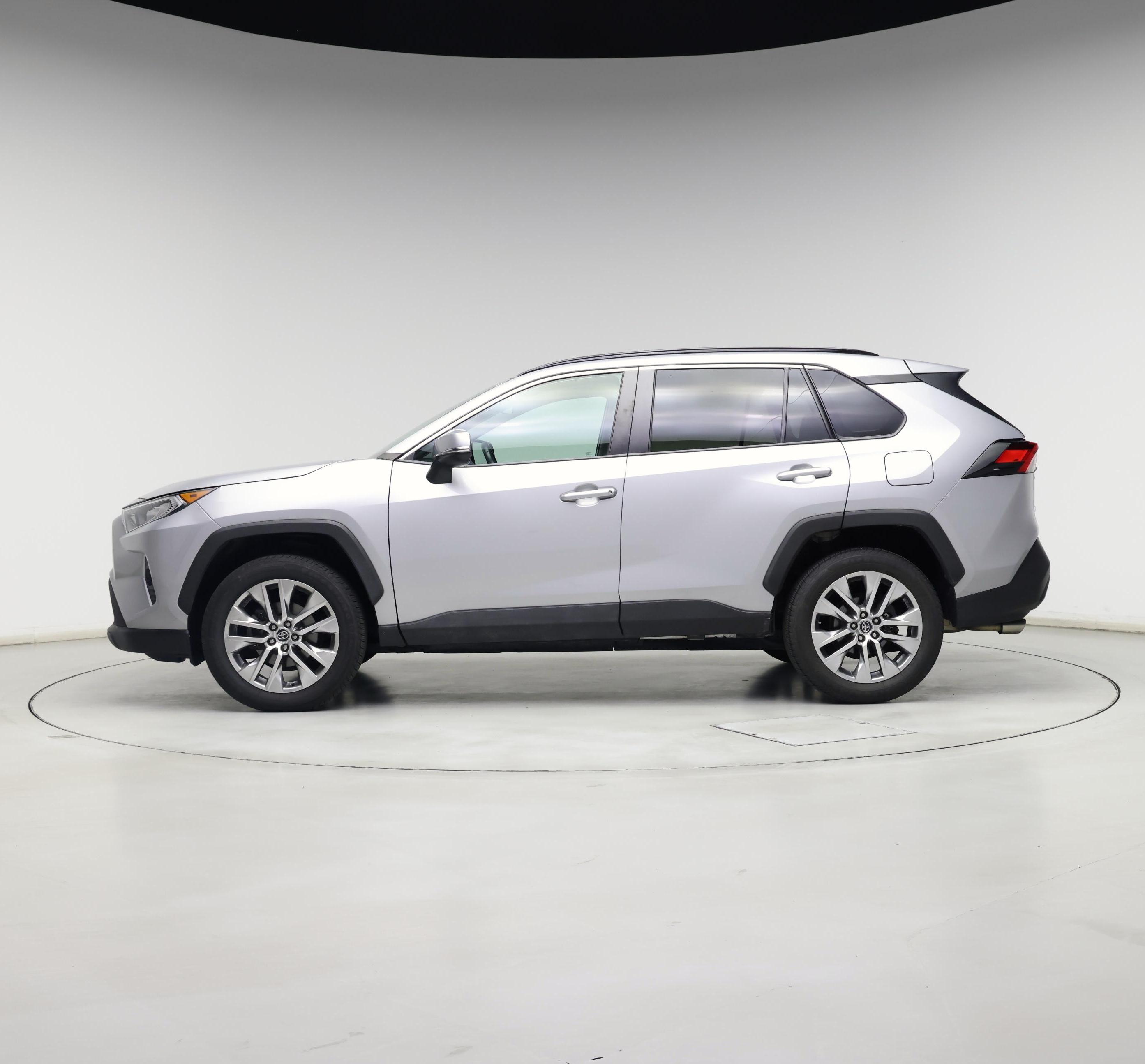 Thumbnail: 2020 Toyota RAV4 - 3