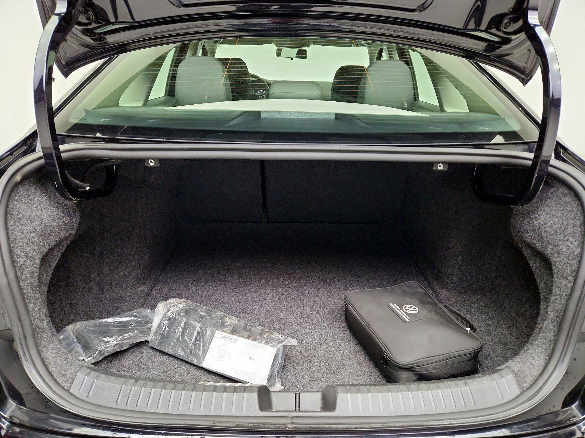 Thumbnail: 2021 Volkswagen Jetta - 20