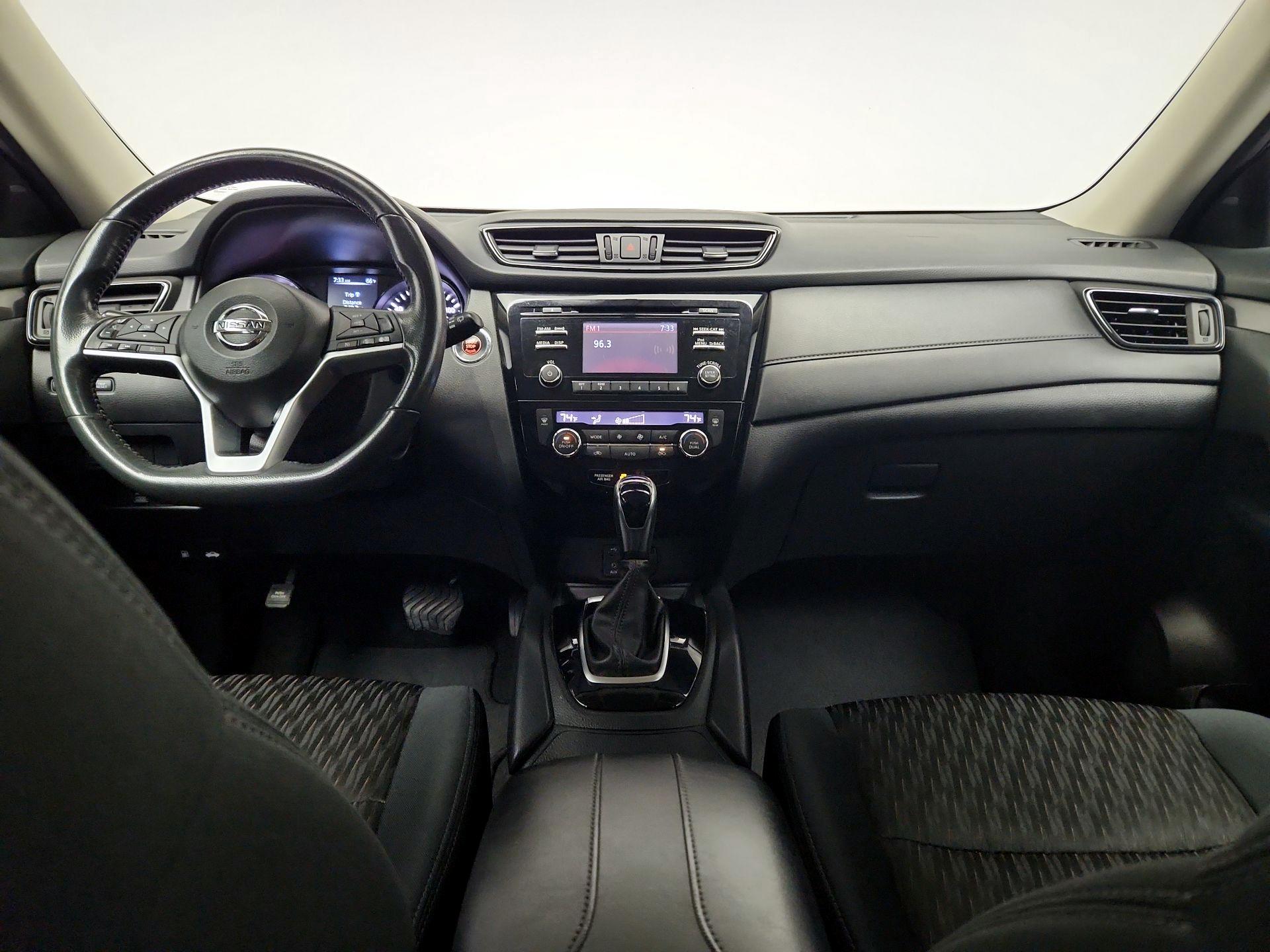 Thumbnail: 2017 Nissan Rogue - 9