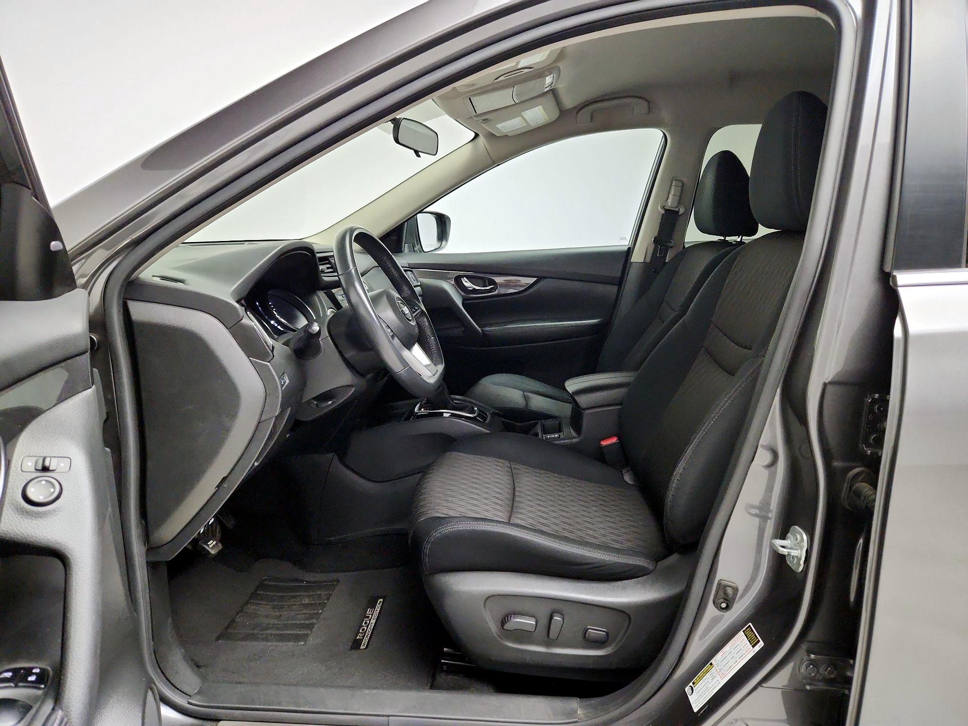 Thumbnail: 2017 Nissan Rogue - 11