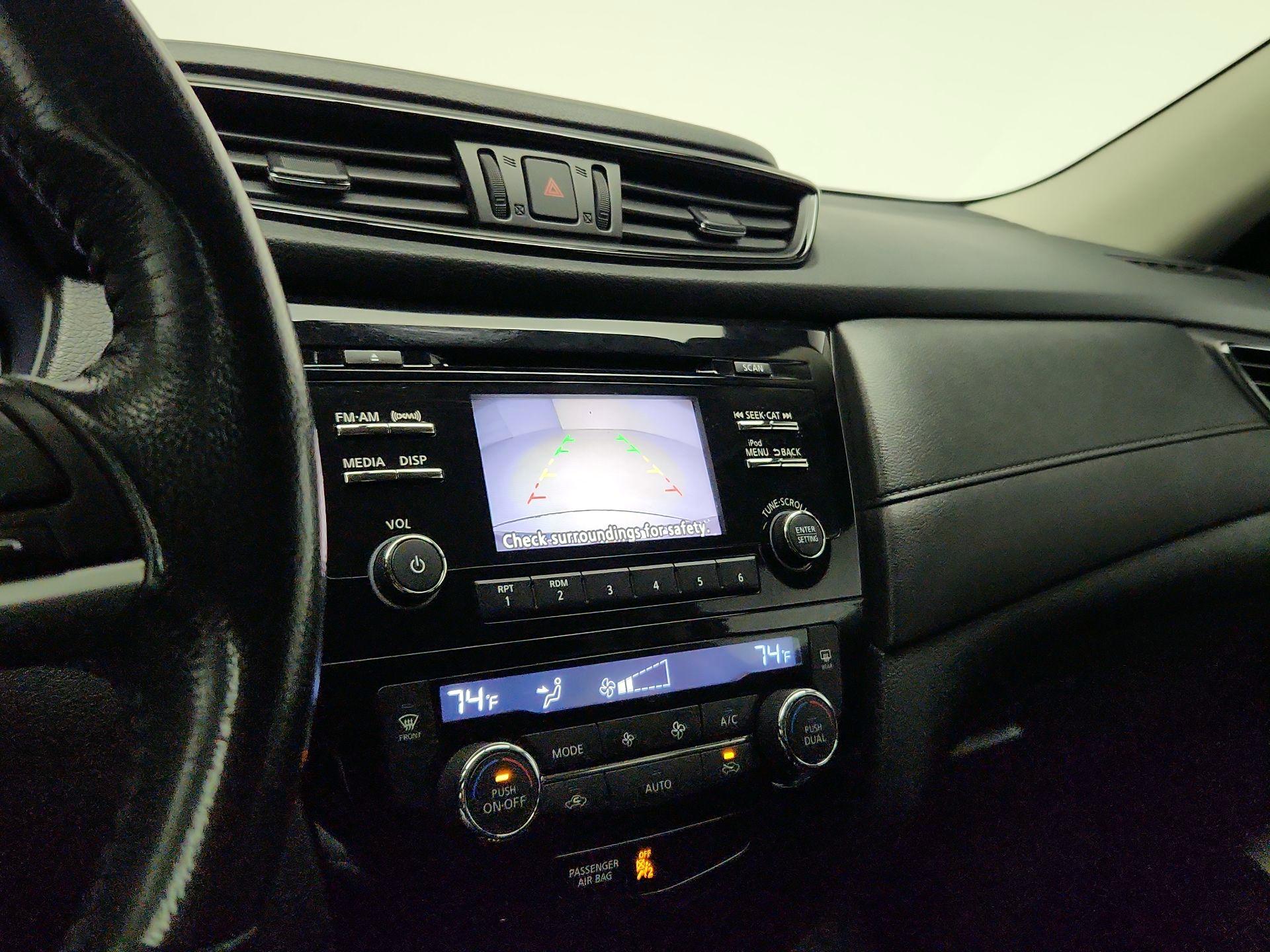 Thumbnail: 2017 Nissan Rogue - 14