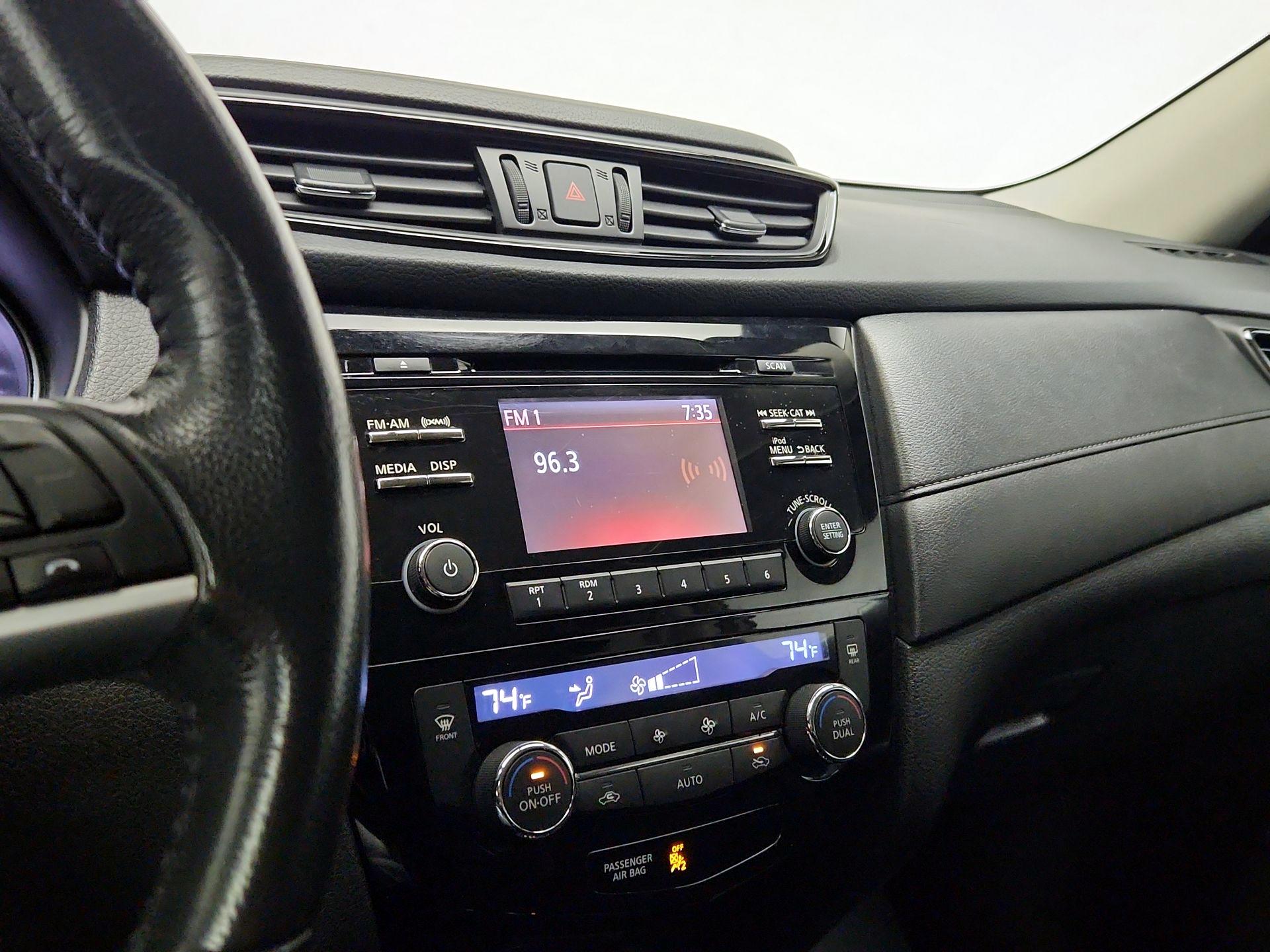 Thumbnail: 2017 Nissan Rogue - 15