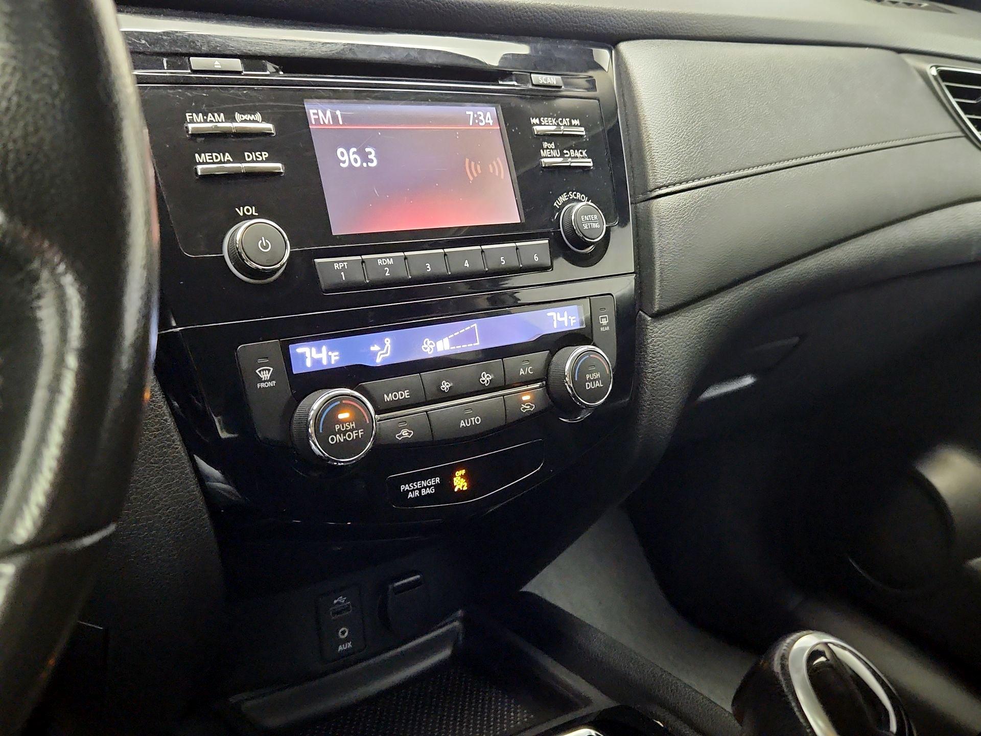 Thumbnail: 2017 Nissan Rogue - 16