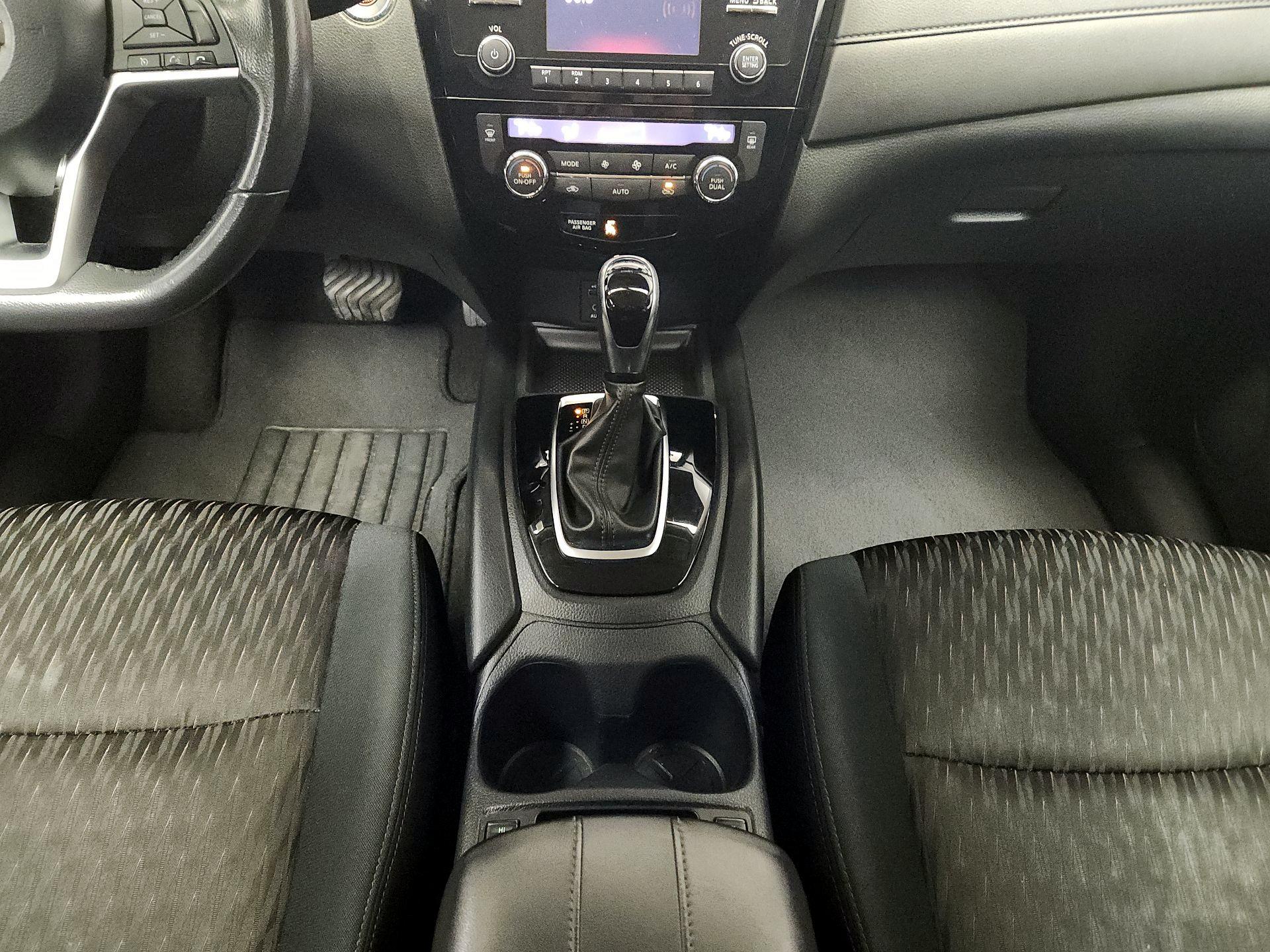 Thumbnail: 2017 Nissan Rogue - 17