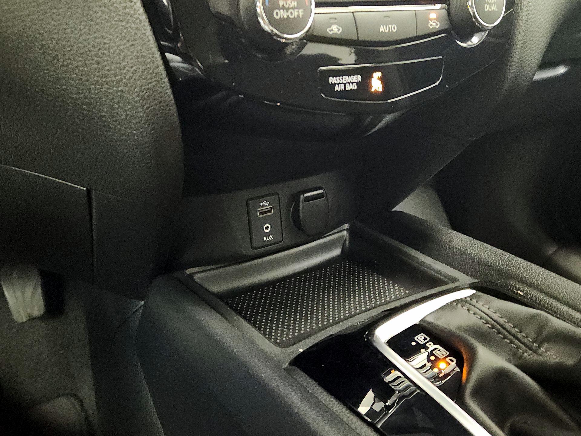 Thumbnail: 2017 Nissan Rogue - 18