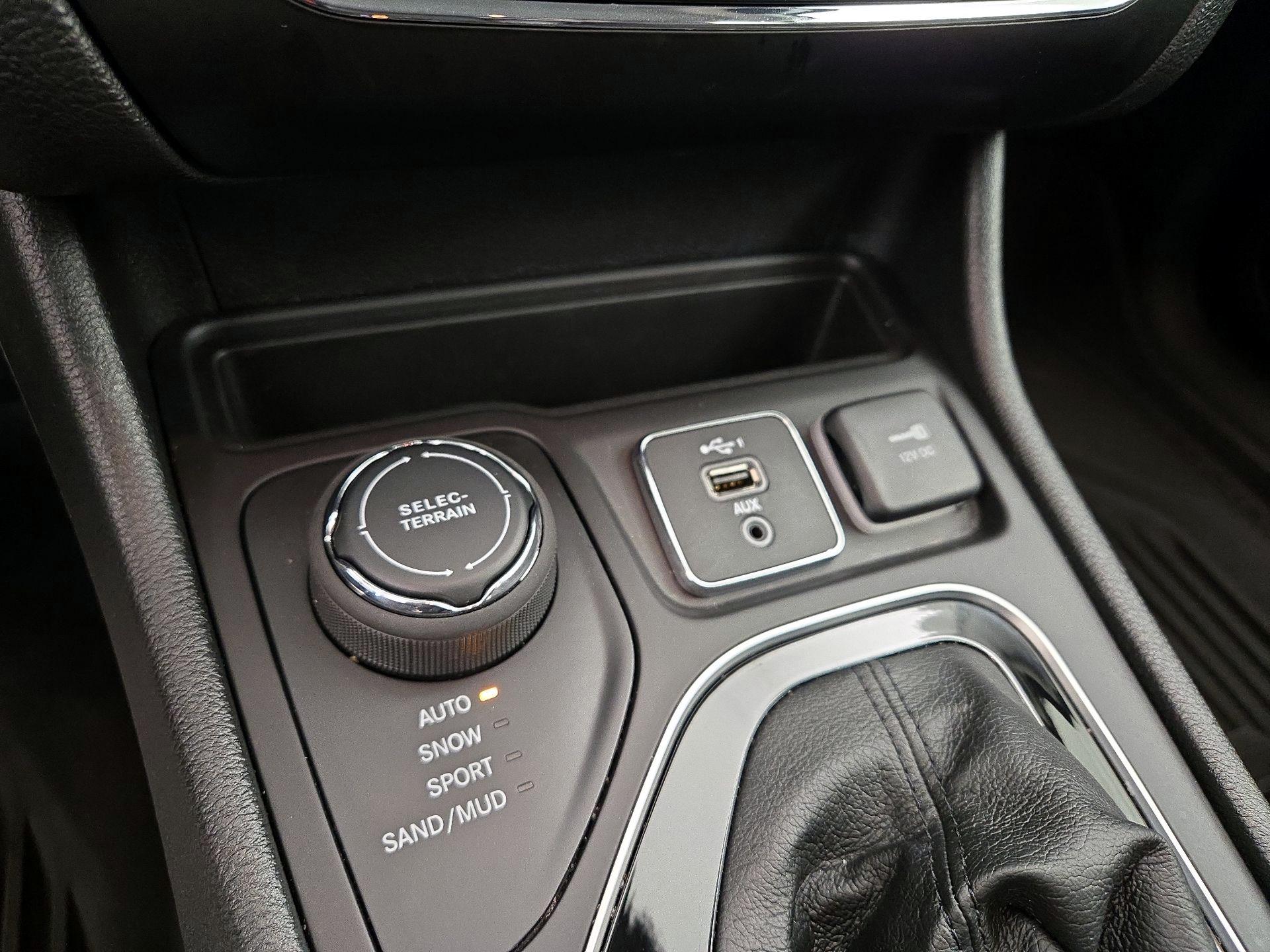 Thumbnail: 2023 Jeep Cherokee - 19